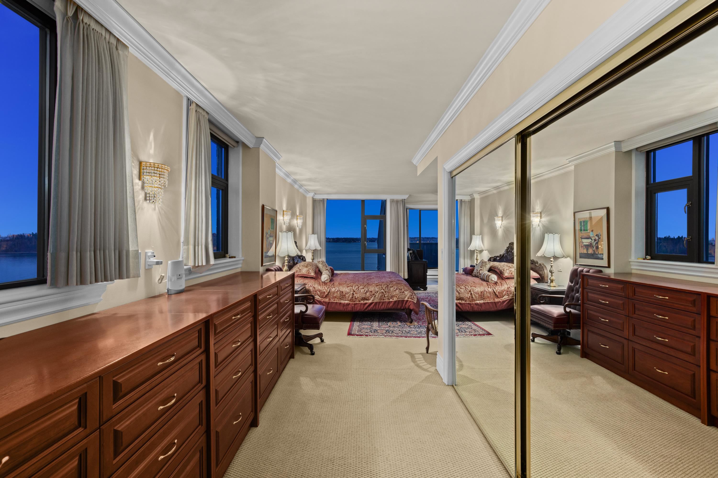 Listing image of 1801 1972 BELLEVUE AVENUE