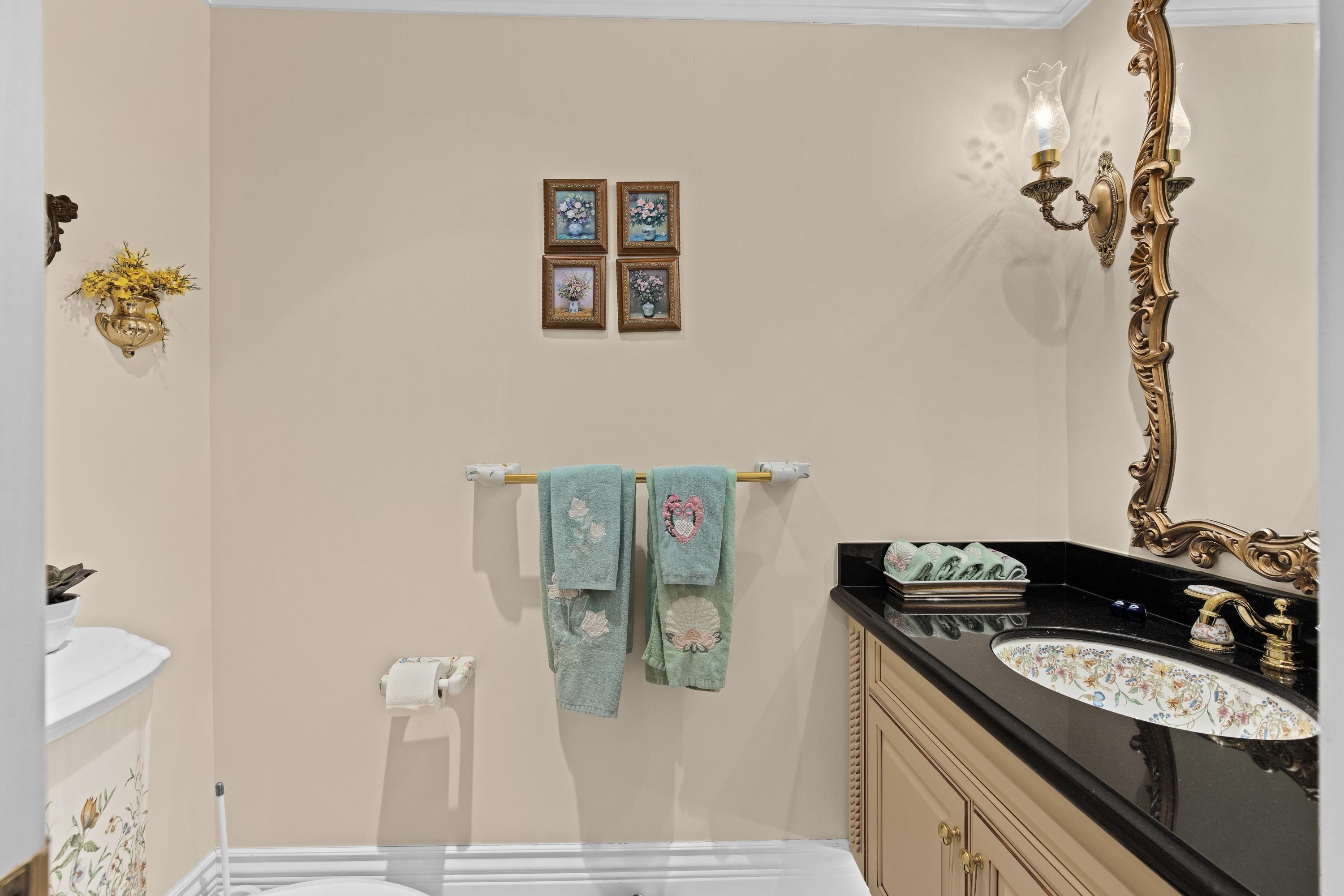 Listing image of 1801 1972 BELLEVUE AVENUE