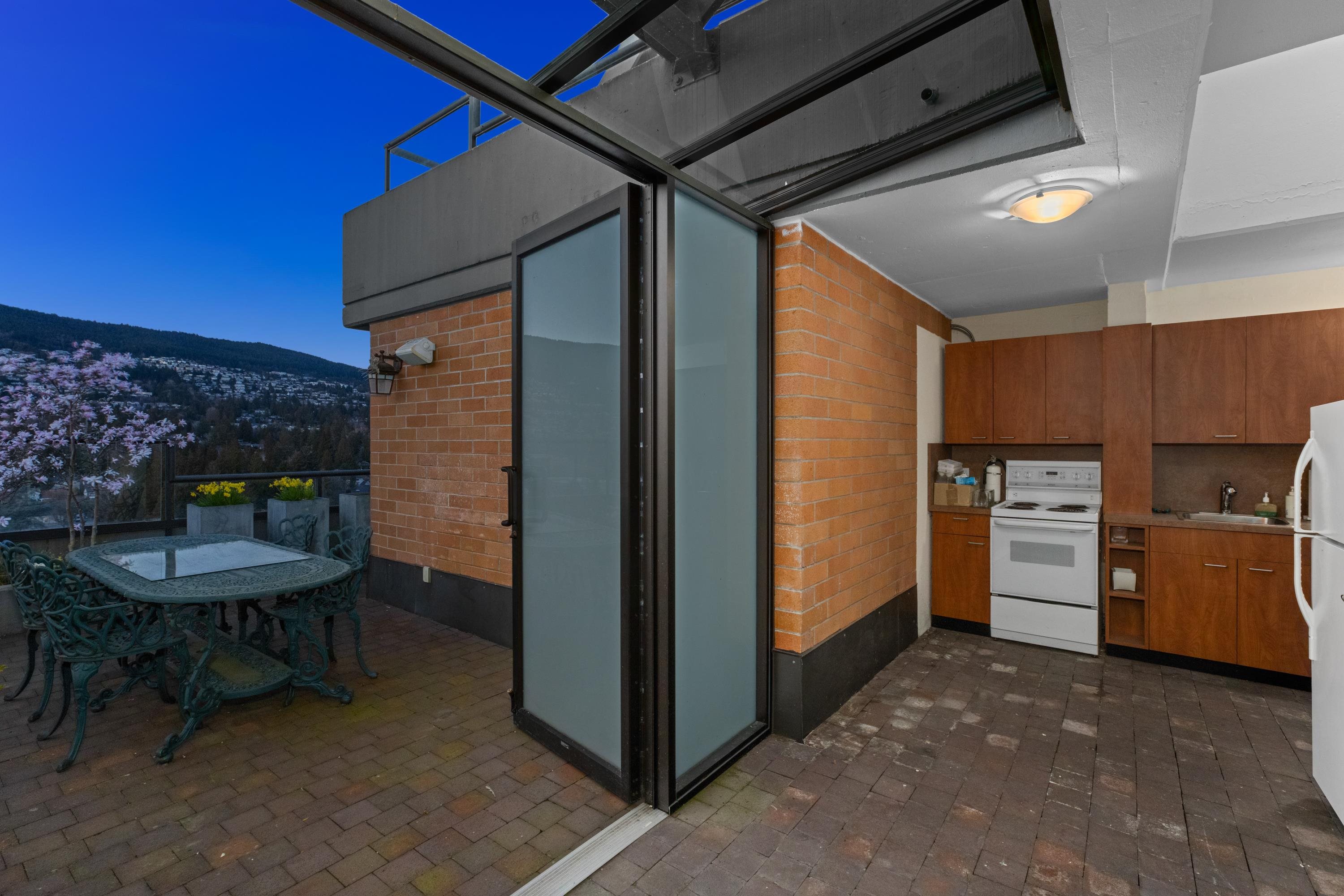 Listing image of 1801 1972 BELLEVUE AVENUE