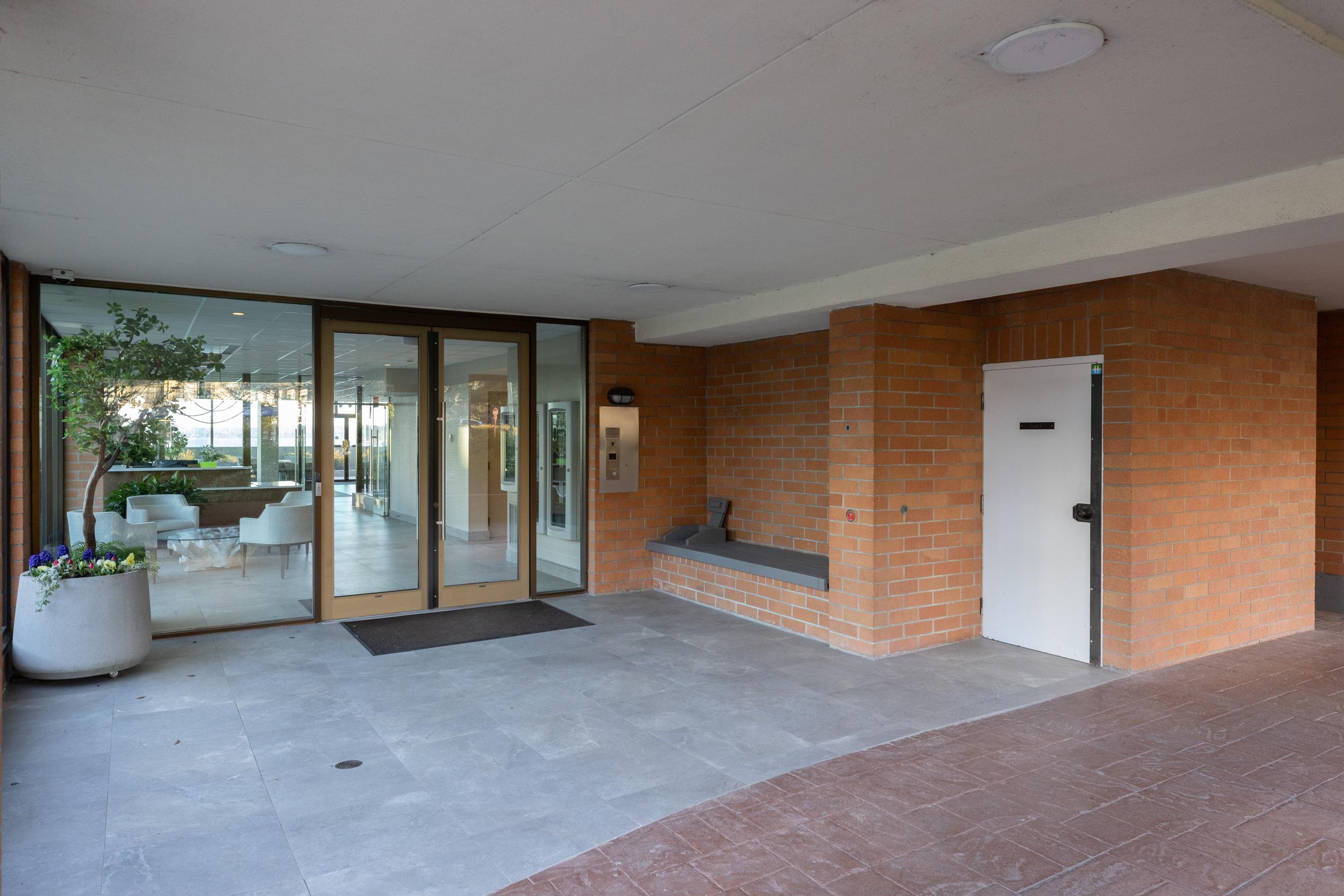 Listing image of 1801 1972 BELLEVUE AVENUE