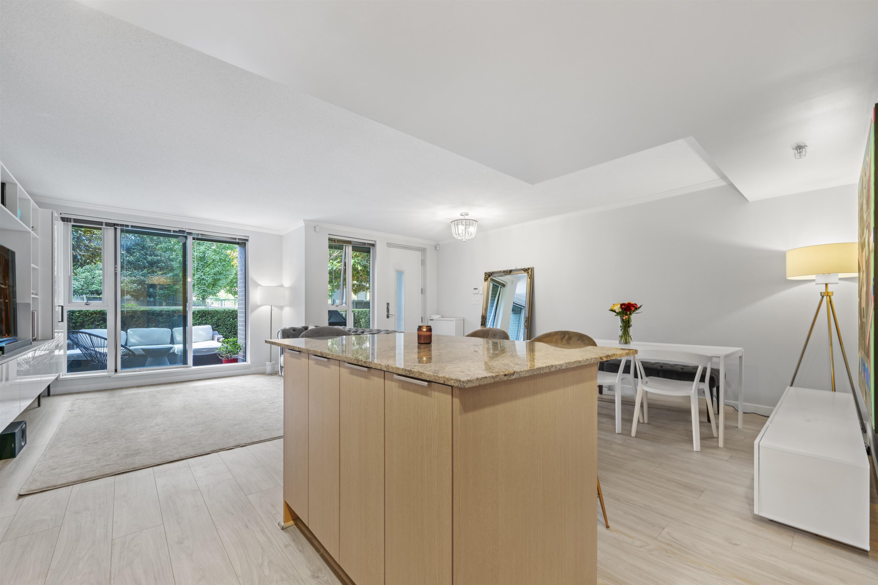 468 W 1st Avenue, Vancouver, False Creek, V5Y 3S9 8