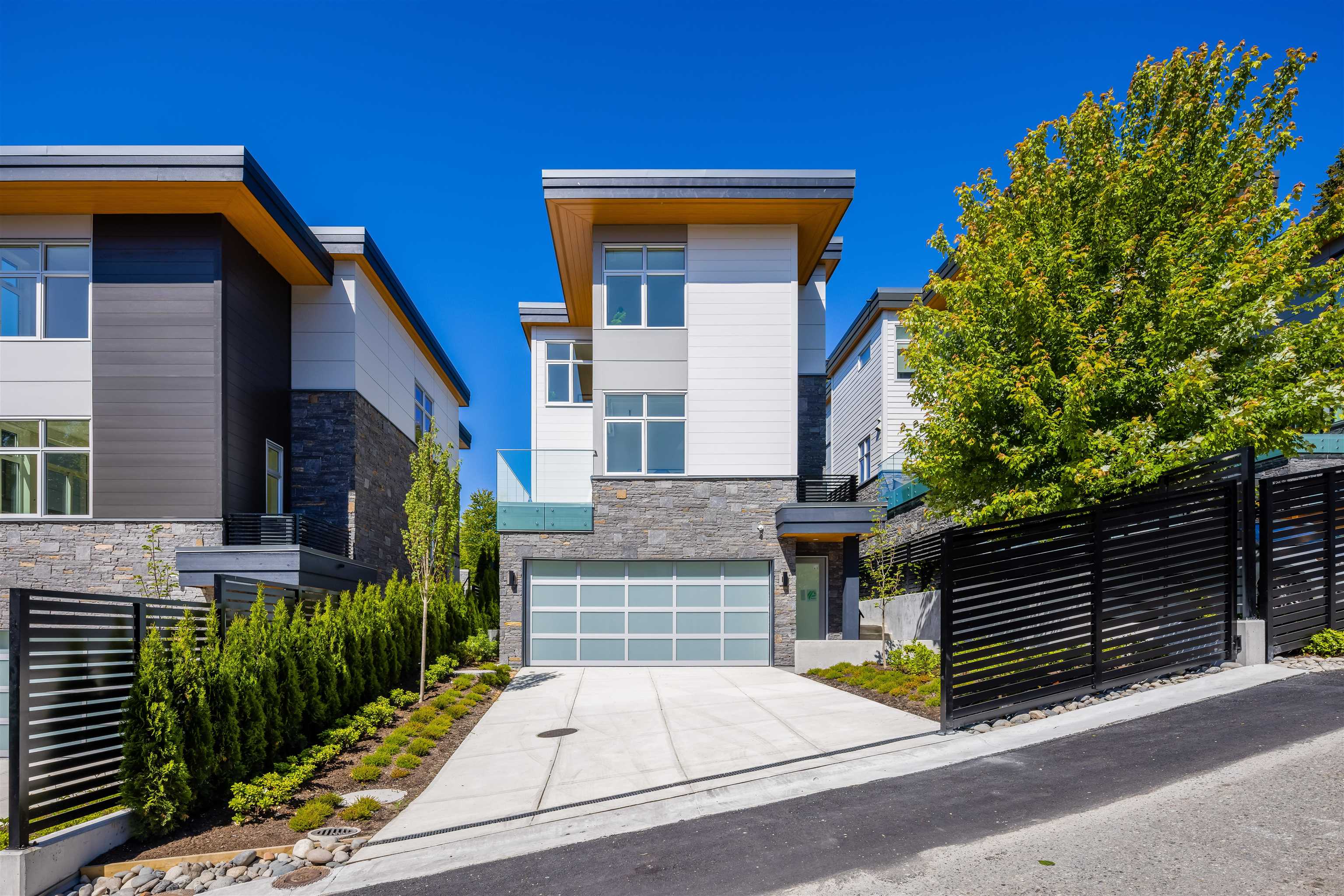 584 Arthur Erickson Place, West Vancouver, Park Royal, V7T 1J1 1