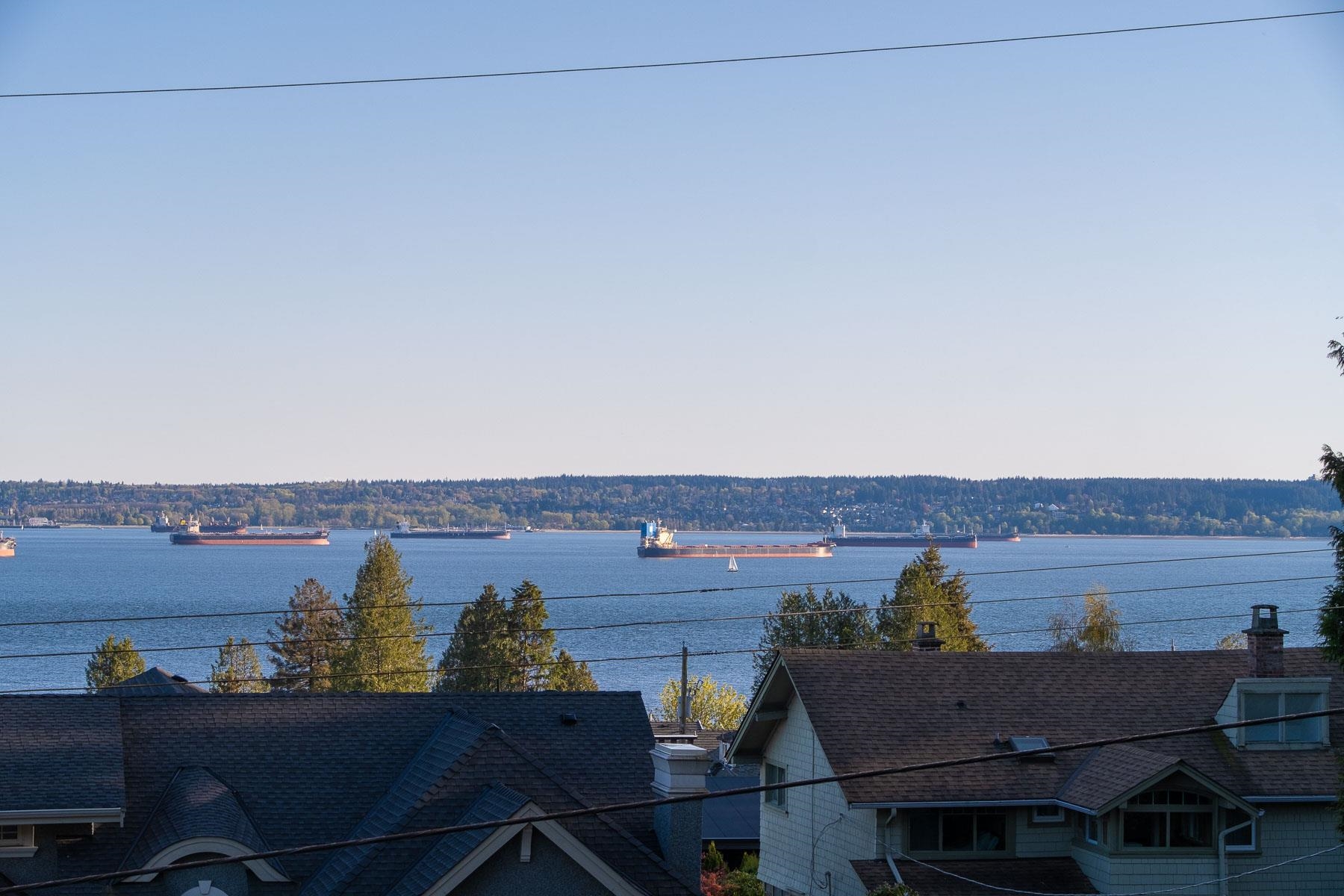 Listing image of 2567 LAWSON AVENUE