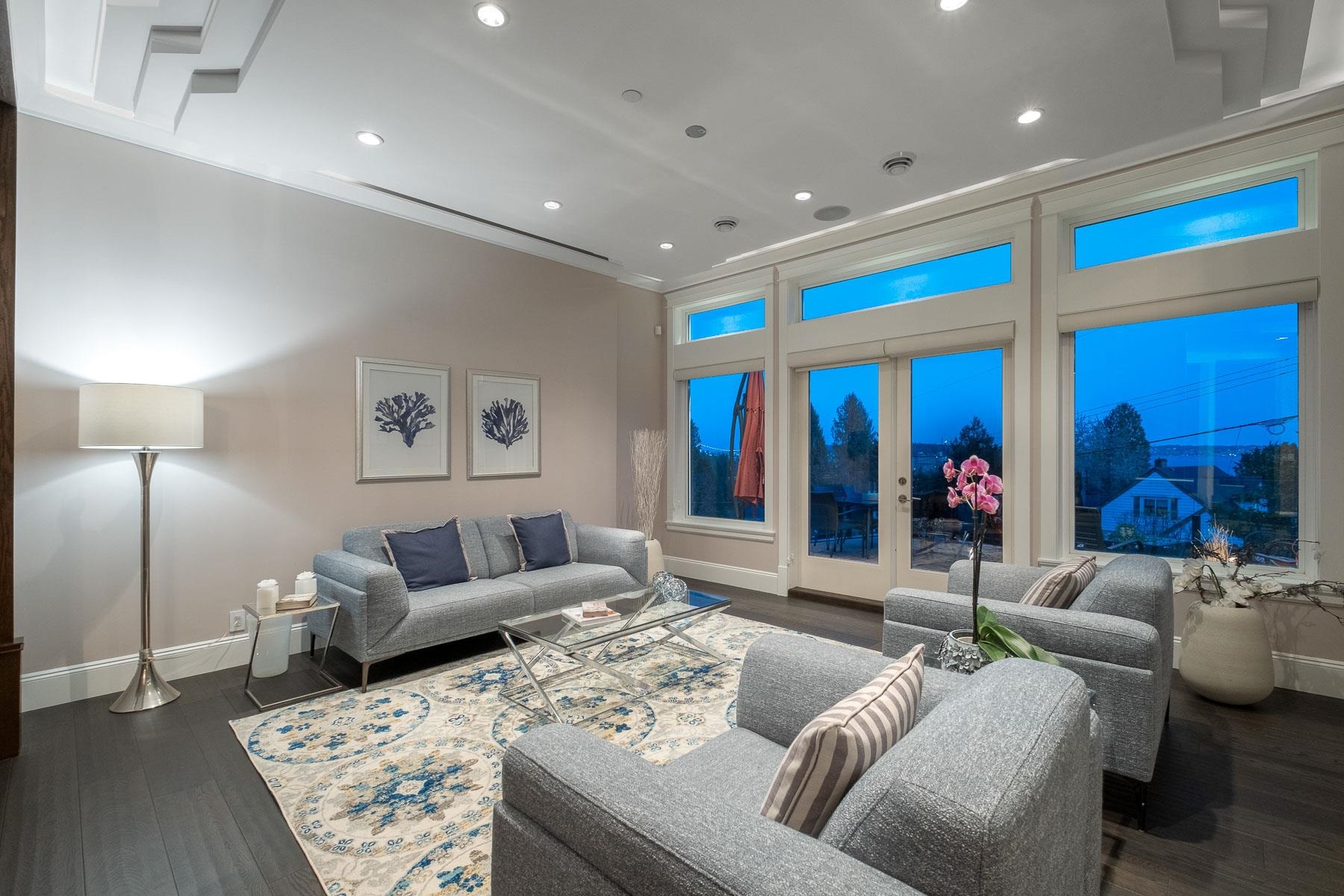 Listing image of 2567 LAWSON AVENUE