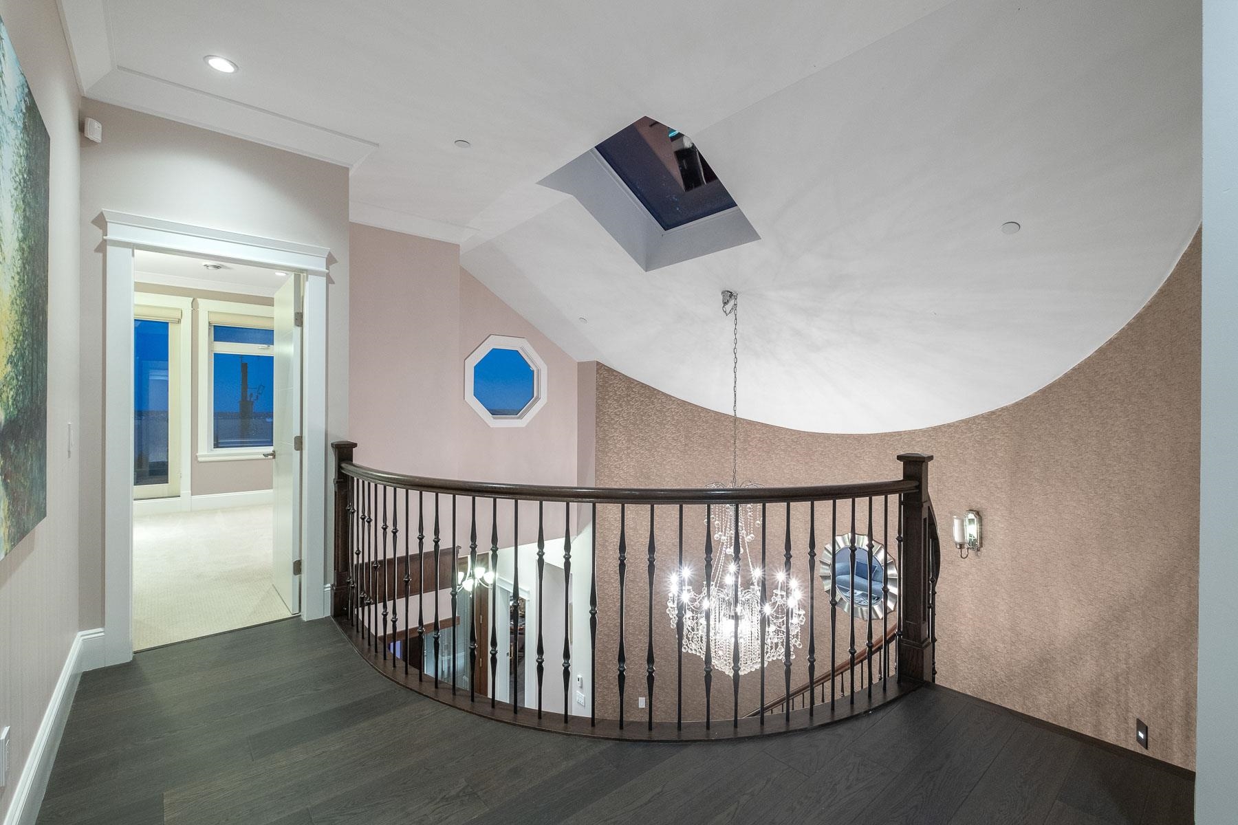 Listing image of 2567 LAWSON AVENUE