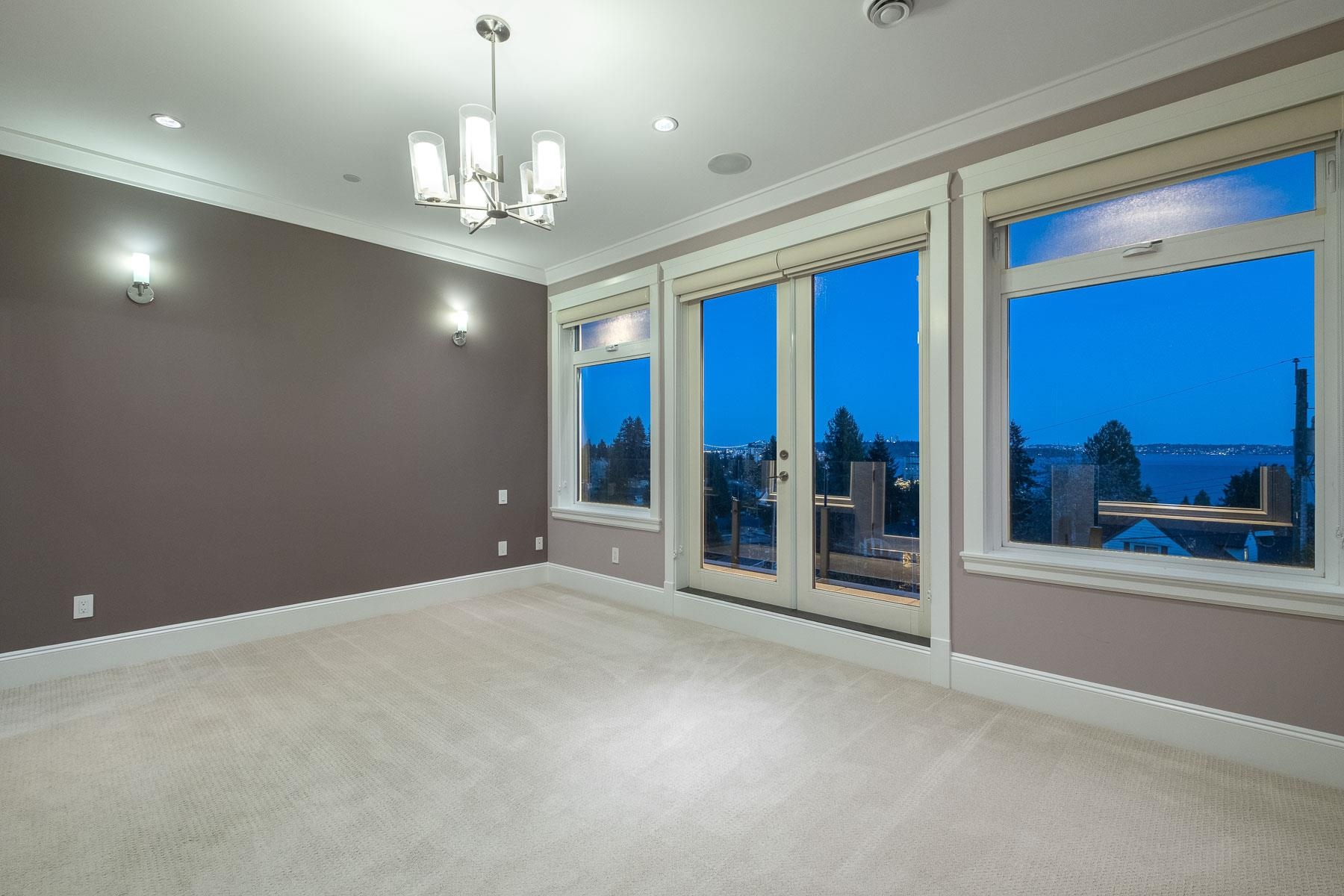 Listing image of 2567 LAWSON AVENUE