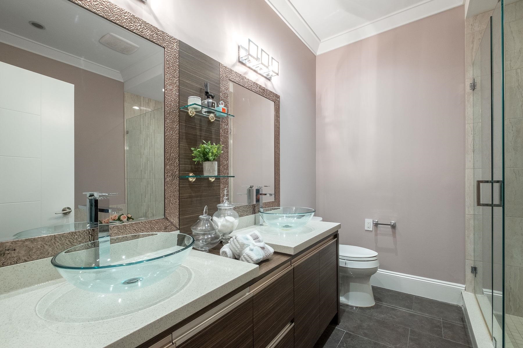 Listing image of 2567 LAWSON AVENUE