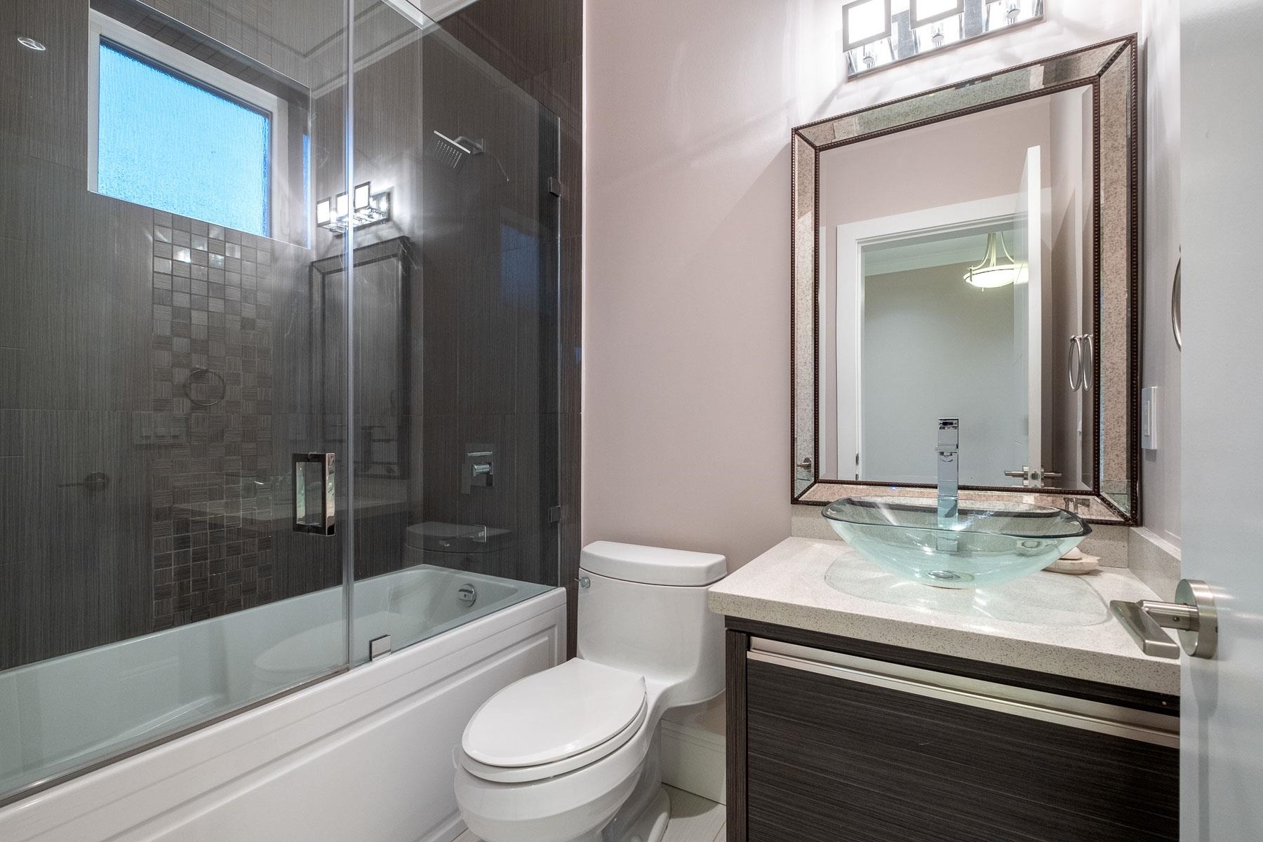 Listing image of 2567 LAWSON AVENUE