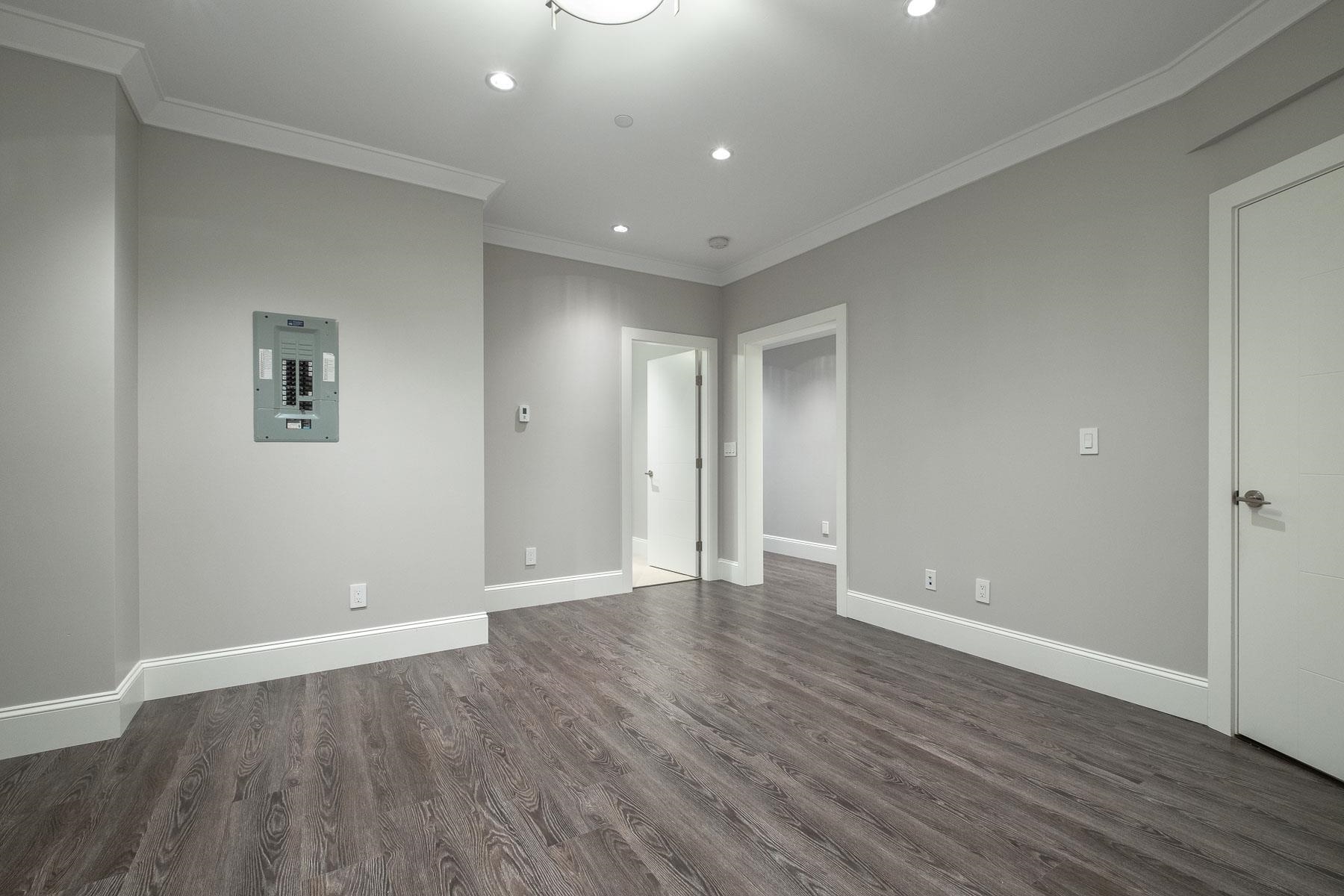Listing image of 2567 LAWSON AVENUE