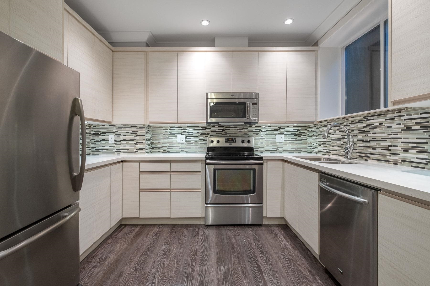 Listing image of 2567 LAWSON AVENUE