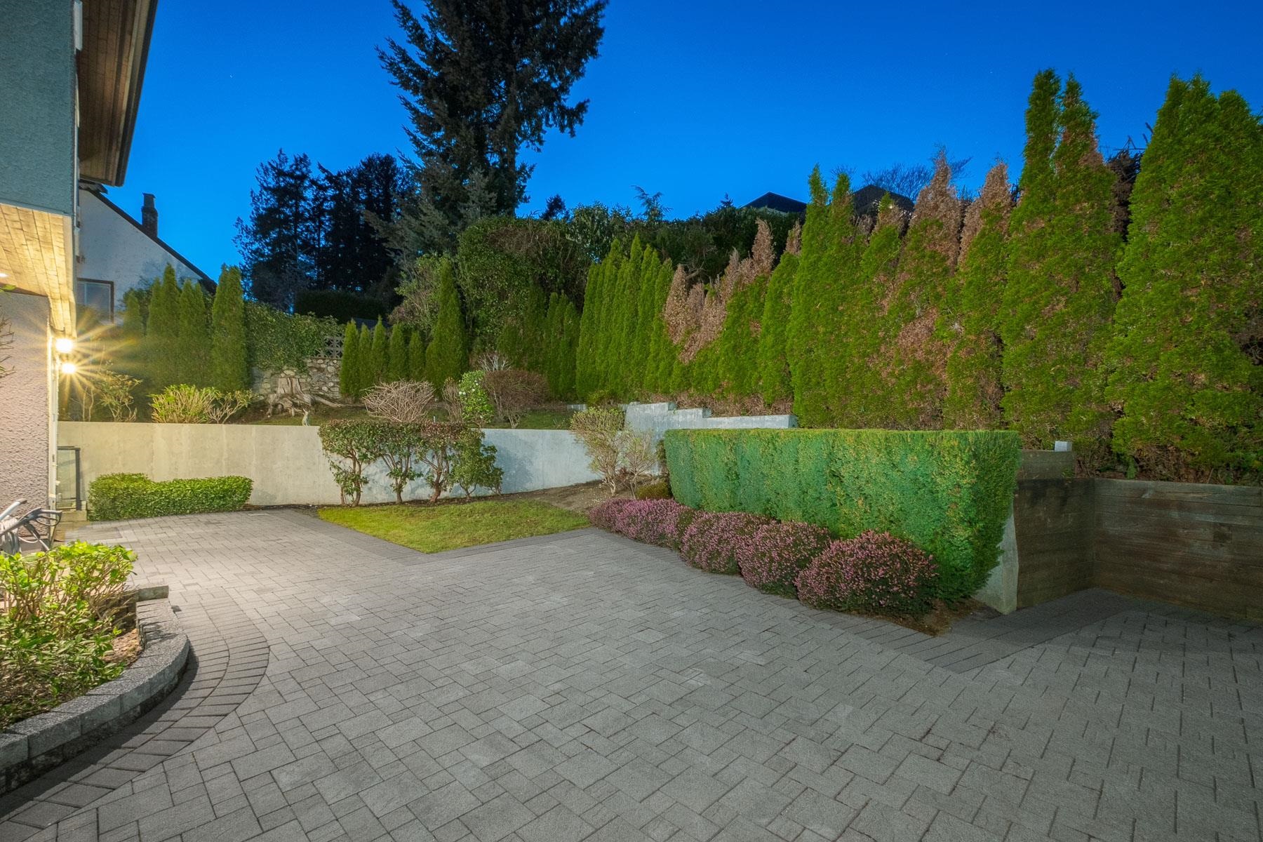 2567 Lawson Avenue, West Vancouver, Dundarave, V7V 2G1 35