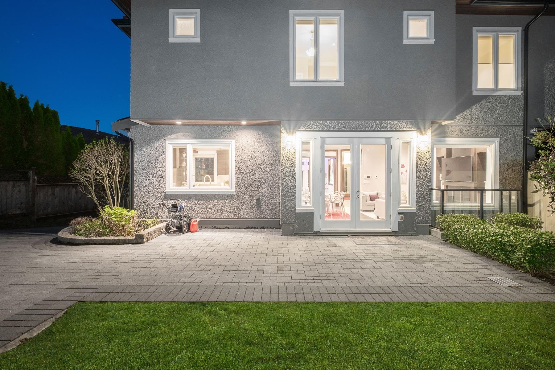 Listing image of 2567 LAWSON AVENUE