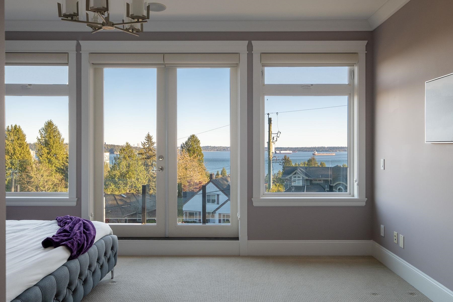 Listing image of 2567 LAWSON AVENUE