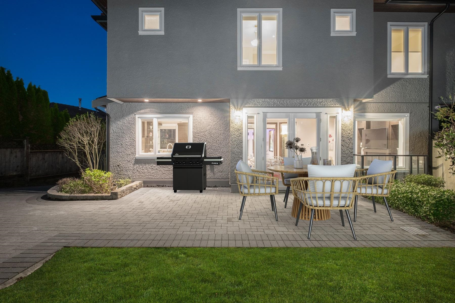 Listing image of 2567 LAWSON AVENUE