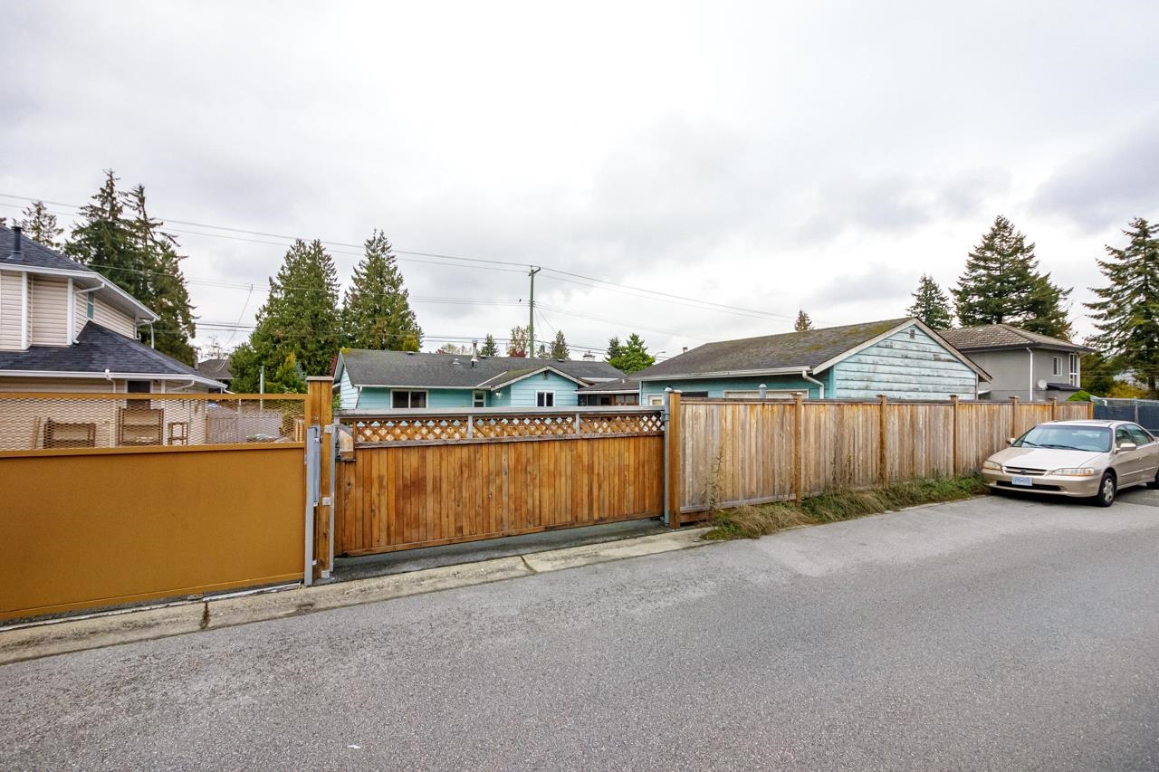 12674 96 Avenue, Surrey, Queen Mary Park Surrey, V3V 1X6 17