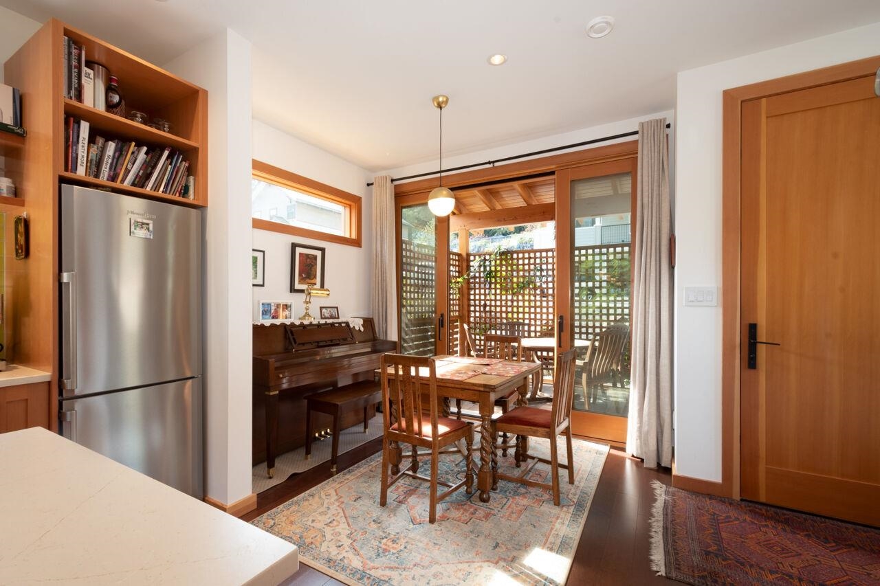 Listing image of 1092 FOXGLOVE LANE