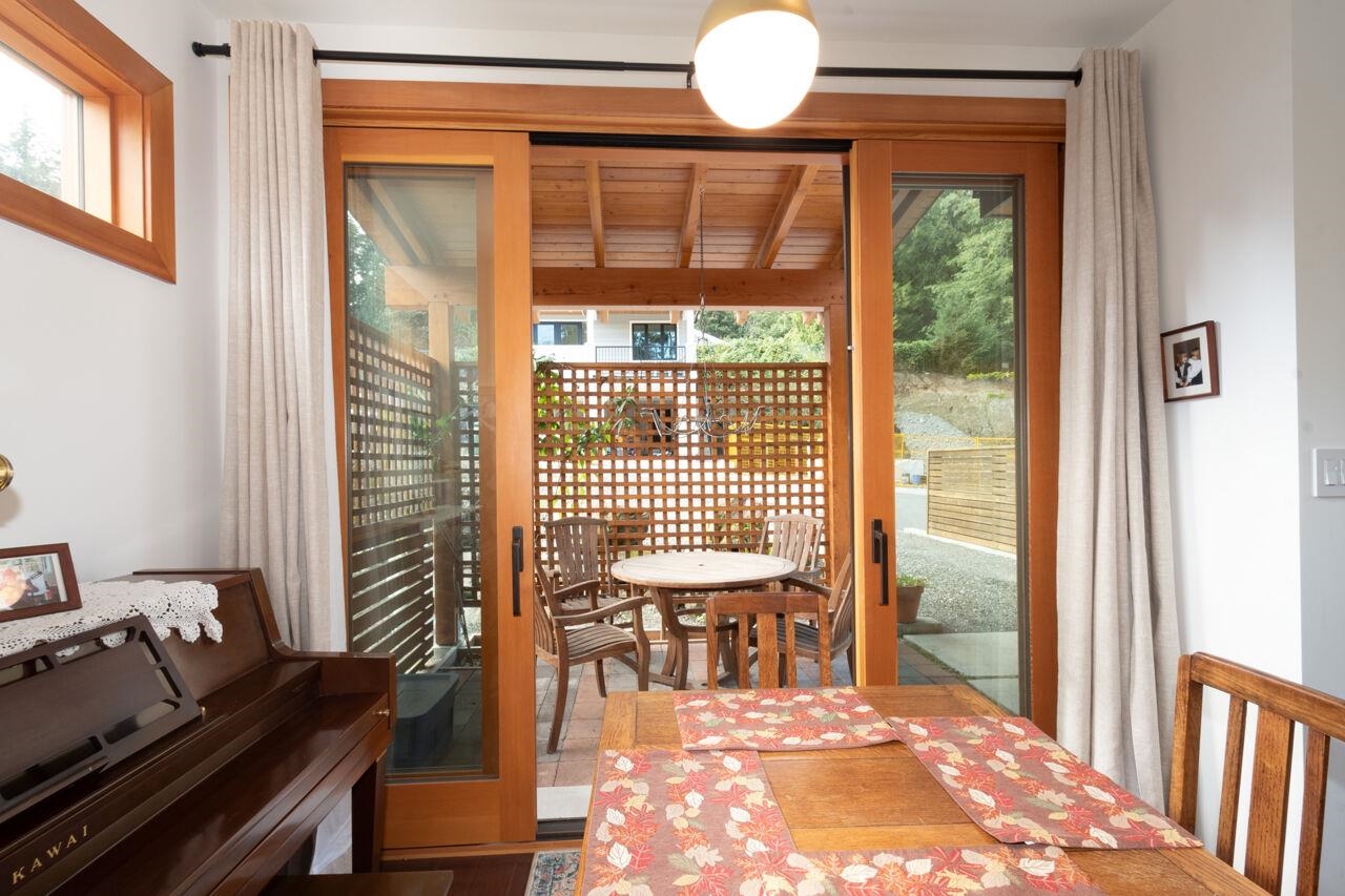 Listing image of 1092 FOXGLOVE LANE