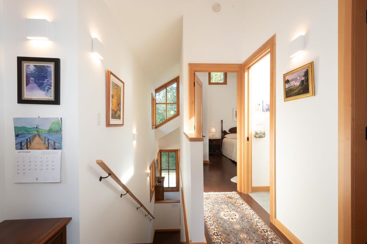 Listing image of 1092 FOXGLOVE LANE