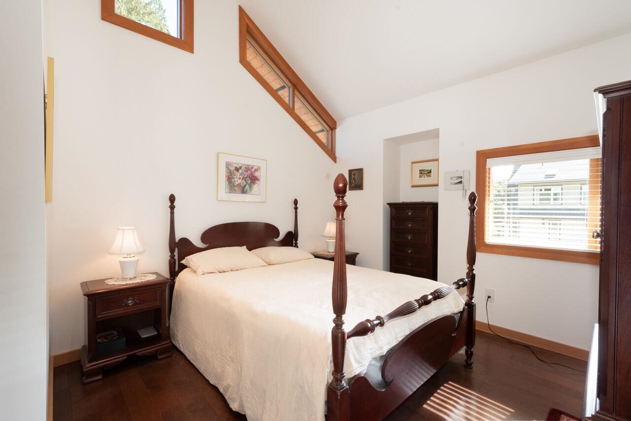 Listing image of 1092 FOXGLOVE LANE