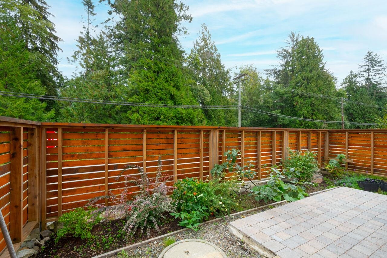 Listing image of 1092 FOXGLOVE LANE