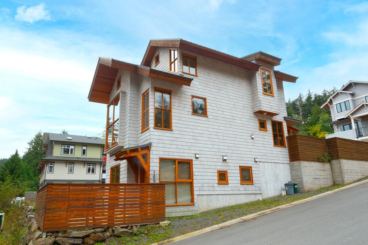 Listing image of 1092 FOXGLOVE LANE