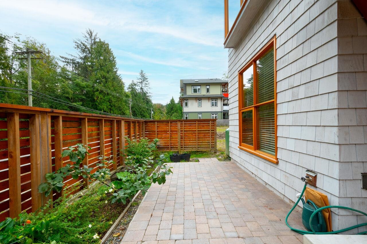 Listing image of 1092 FOXGLOVE LANE