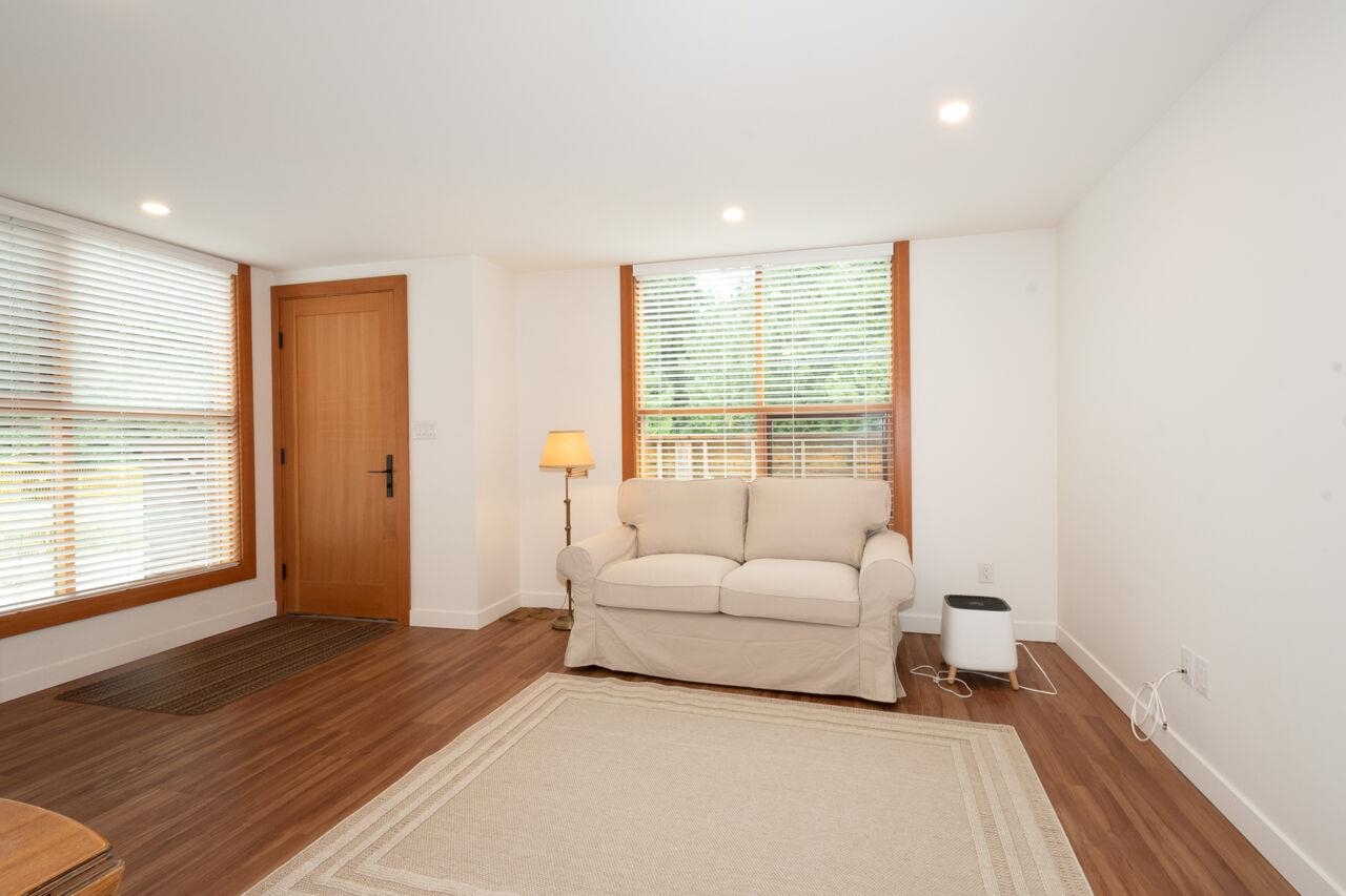 Listing image of 1092 FOXGLOVE LANE
