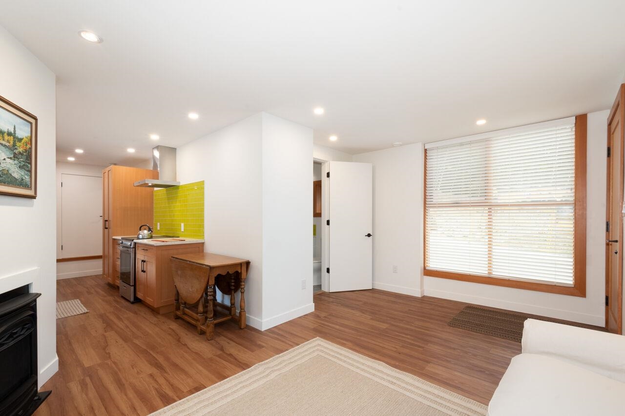 Listing image of 1092 FOXGLOVE LANE