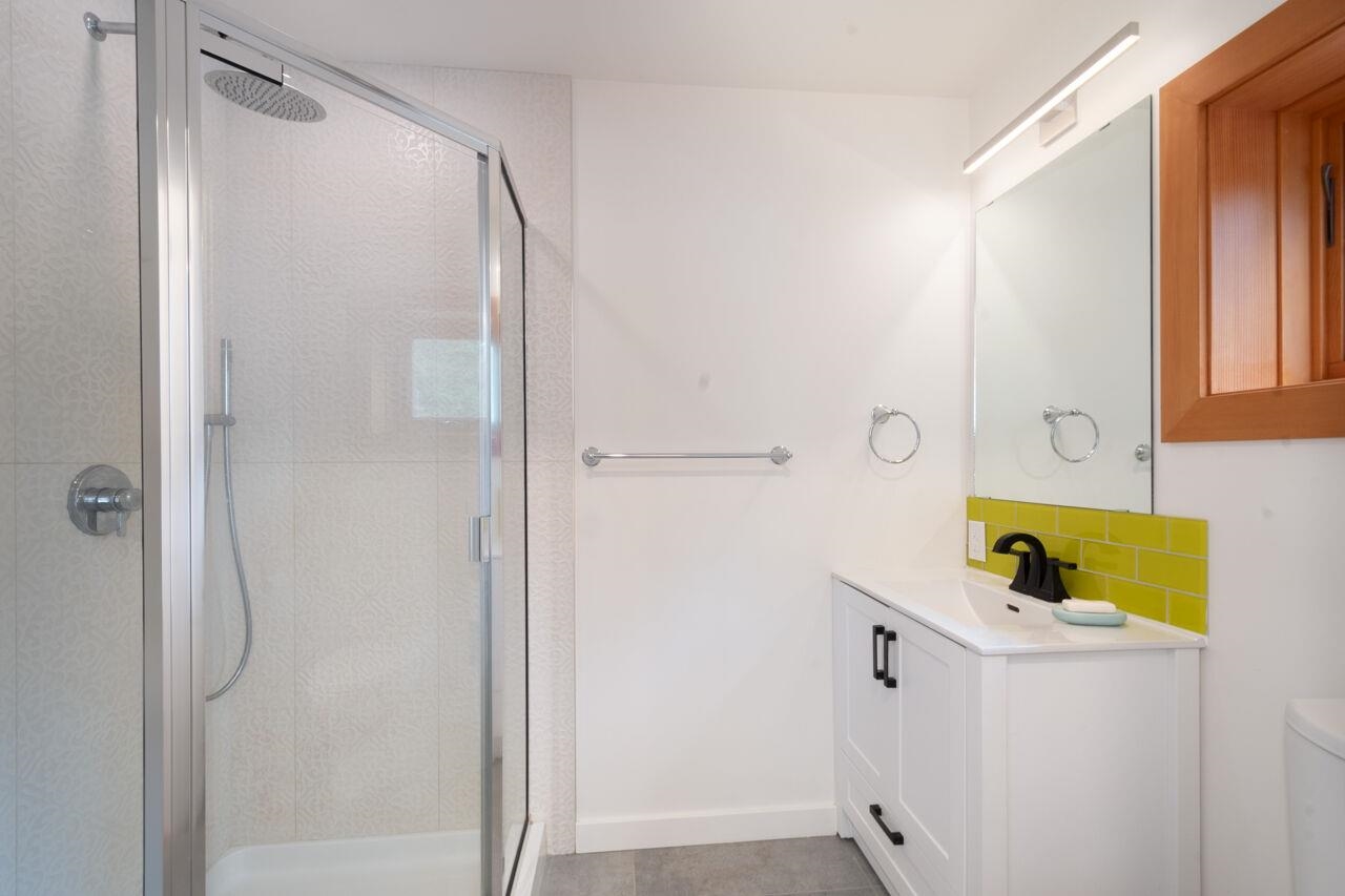 Listing image of 1092 FOXGLOVE LANE