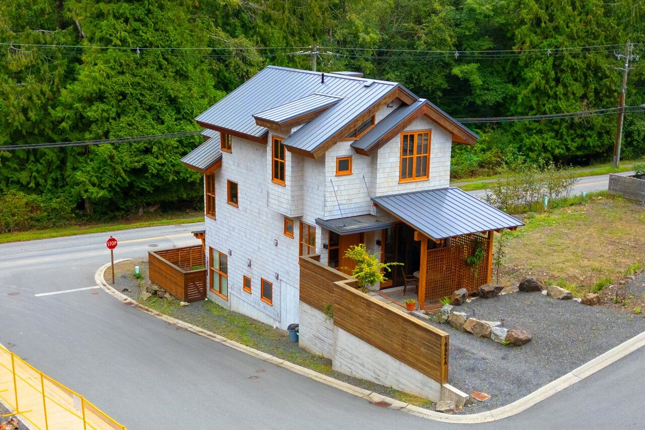 Listing image of 1092 FOXGLOVE LANE