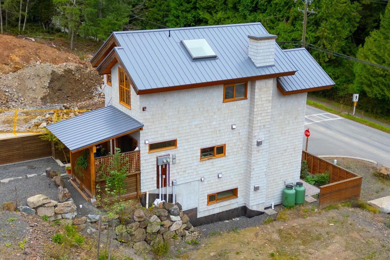 Listing image of 1092 FOXGLOVE LANE