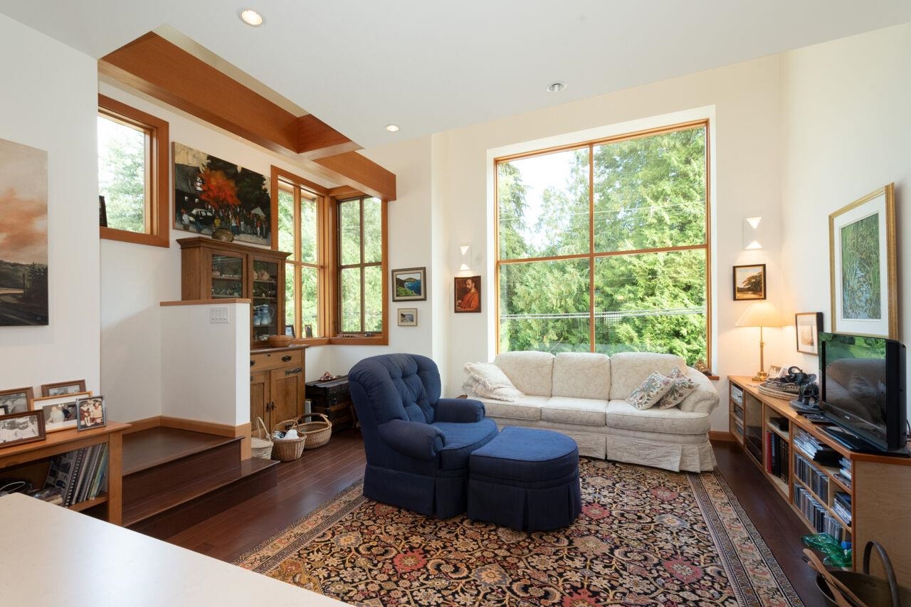 Listing image of 1092 FOXGLOVE LANE