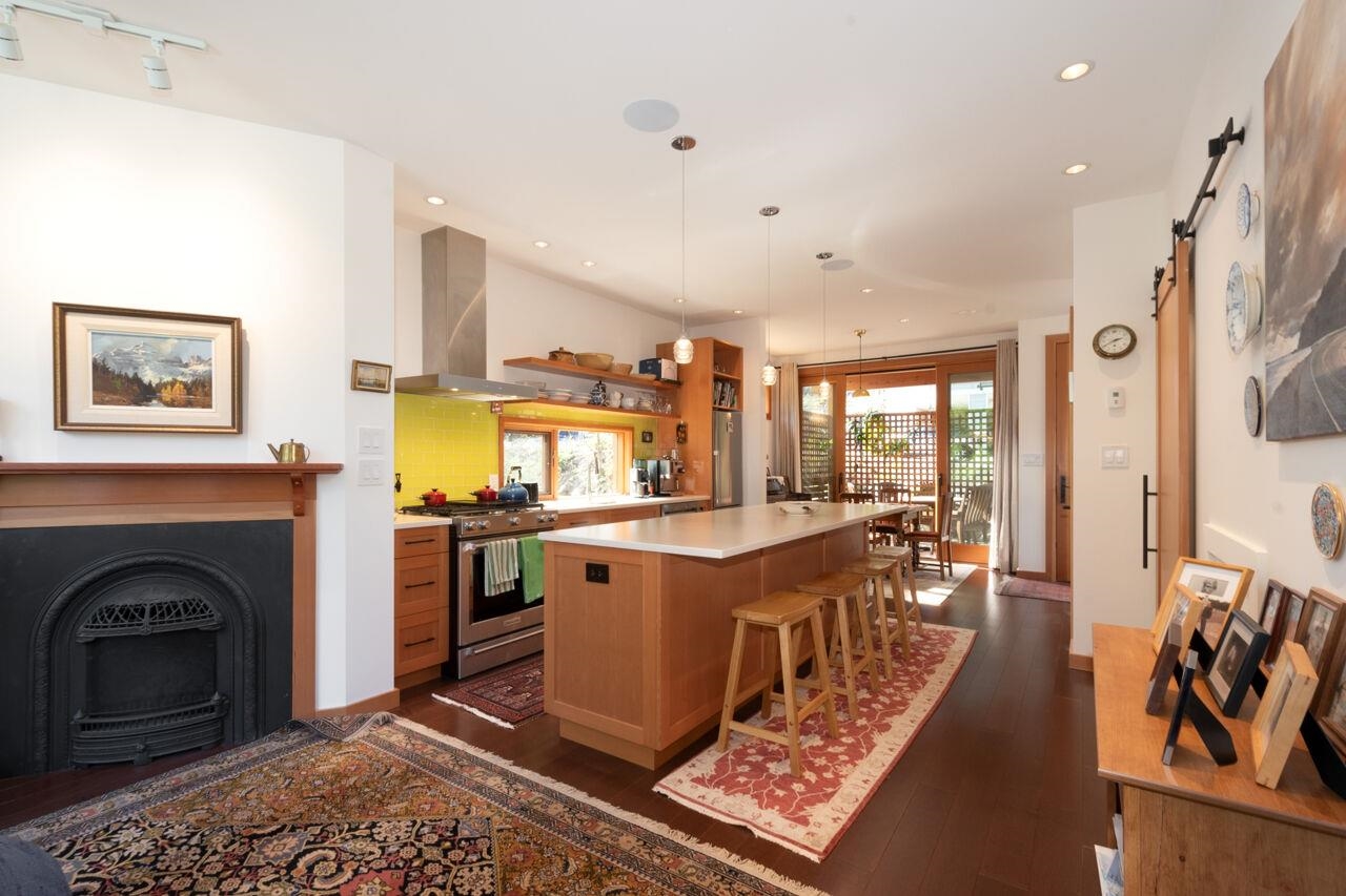 Listing image of 1092 FOXGLOVE LANE