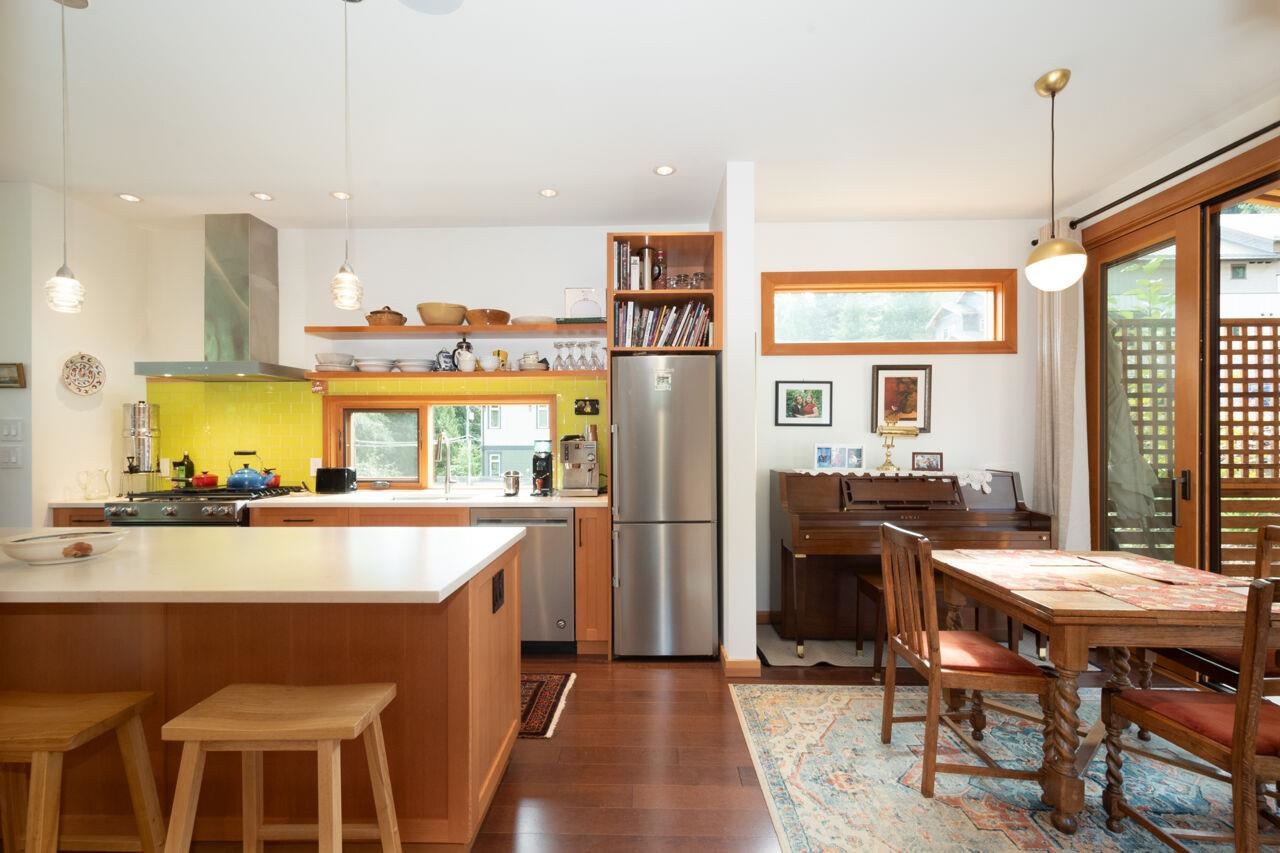 Listing image of 1092 FOXGLOVE LANE