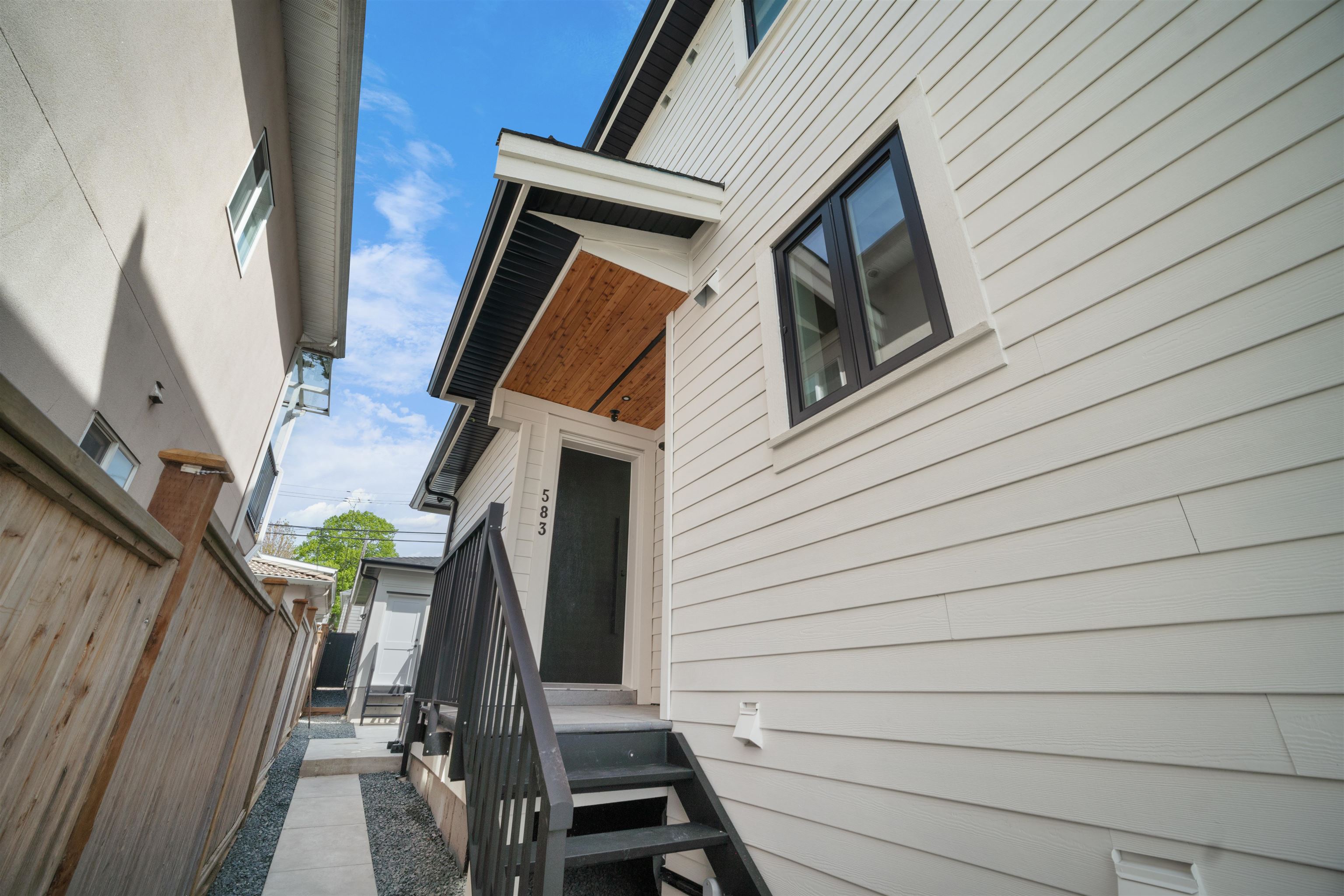 583 E 61st Avenue, Vancouver, South Vancouver, V5X 2B8 21