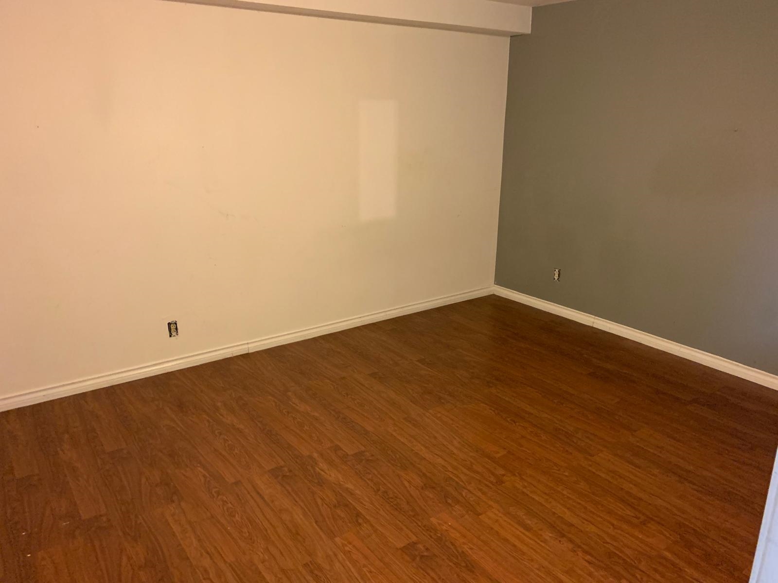 Listing image of 541 TEMPE CRESCENT