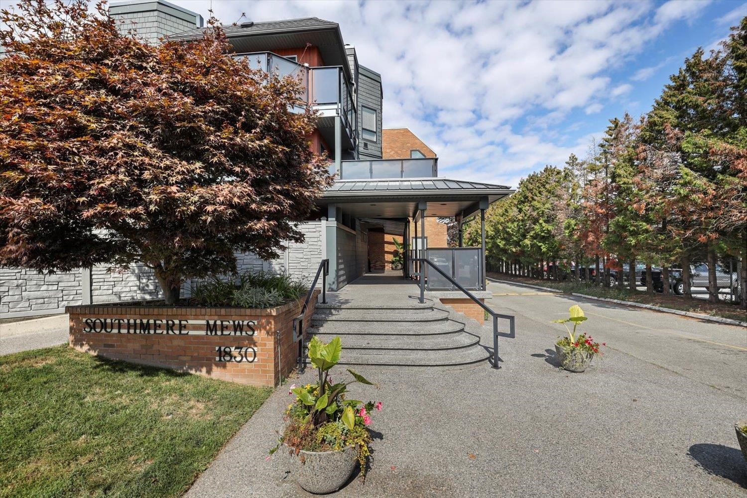 302 1830 E Southmere Crescent, Surrey, Sunnyside Park Surrey, V4A 9C2 21