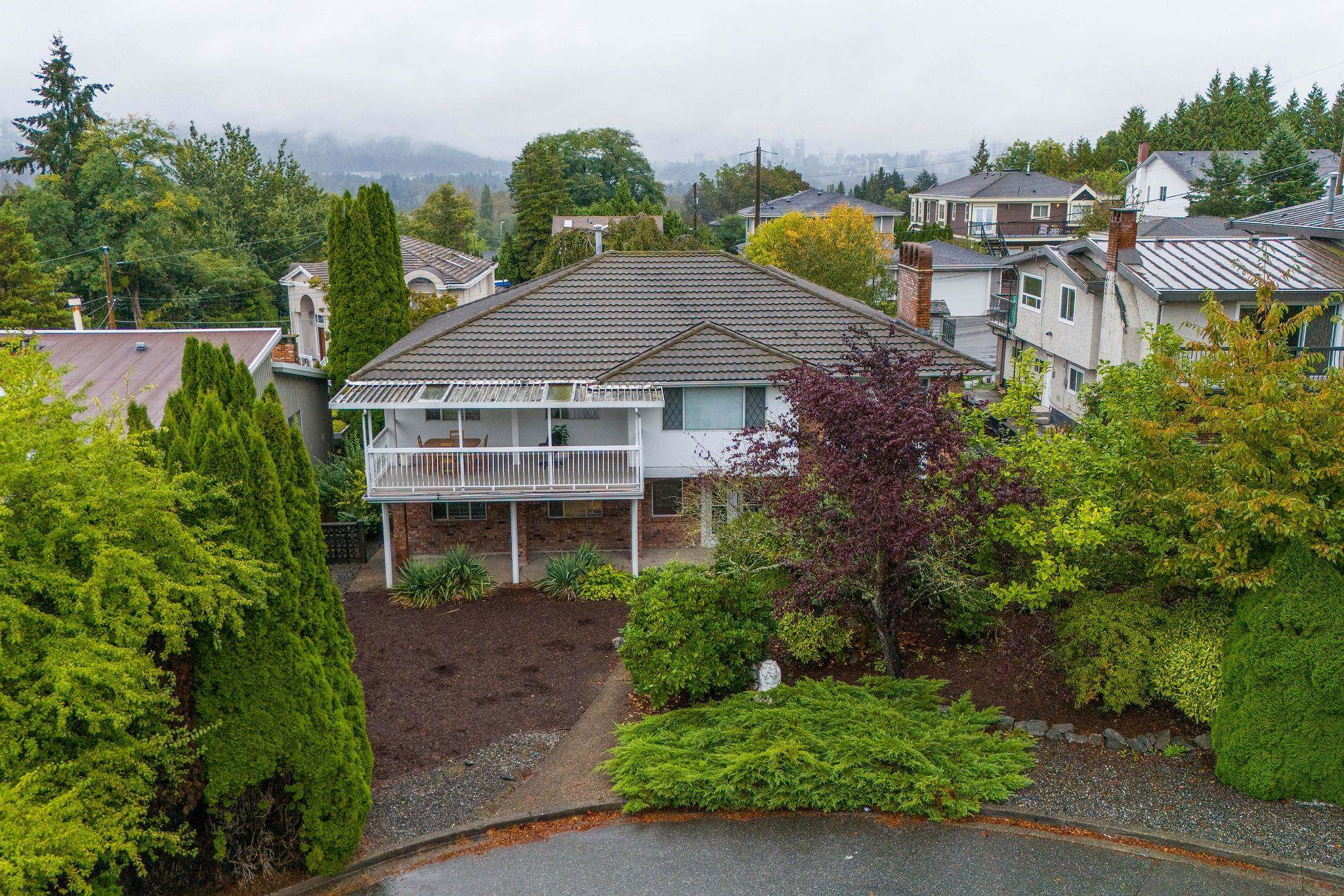 6130 Buckingham Place, Burnaby, Buckingham Heights, V5E 3W5 1