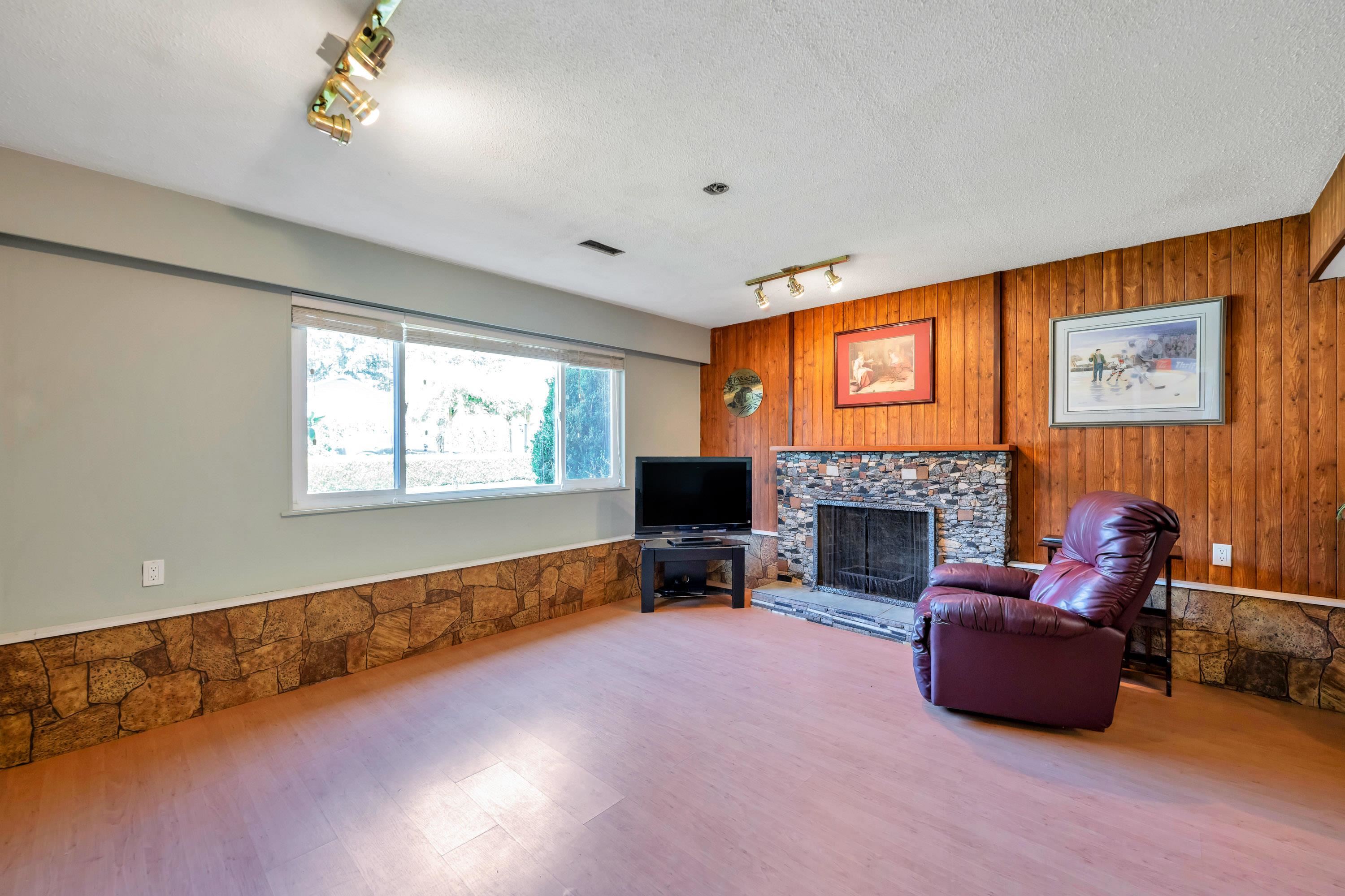 3574 St. Thomas Street, Port Coquitlam, Lincoln Park PQ, V3B 2Y7 23