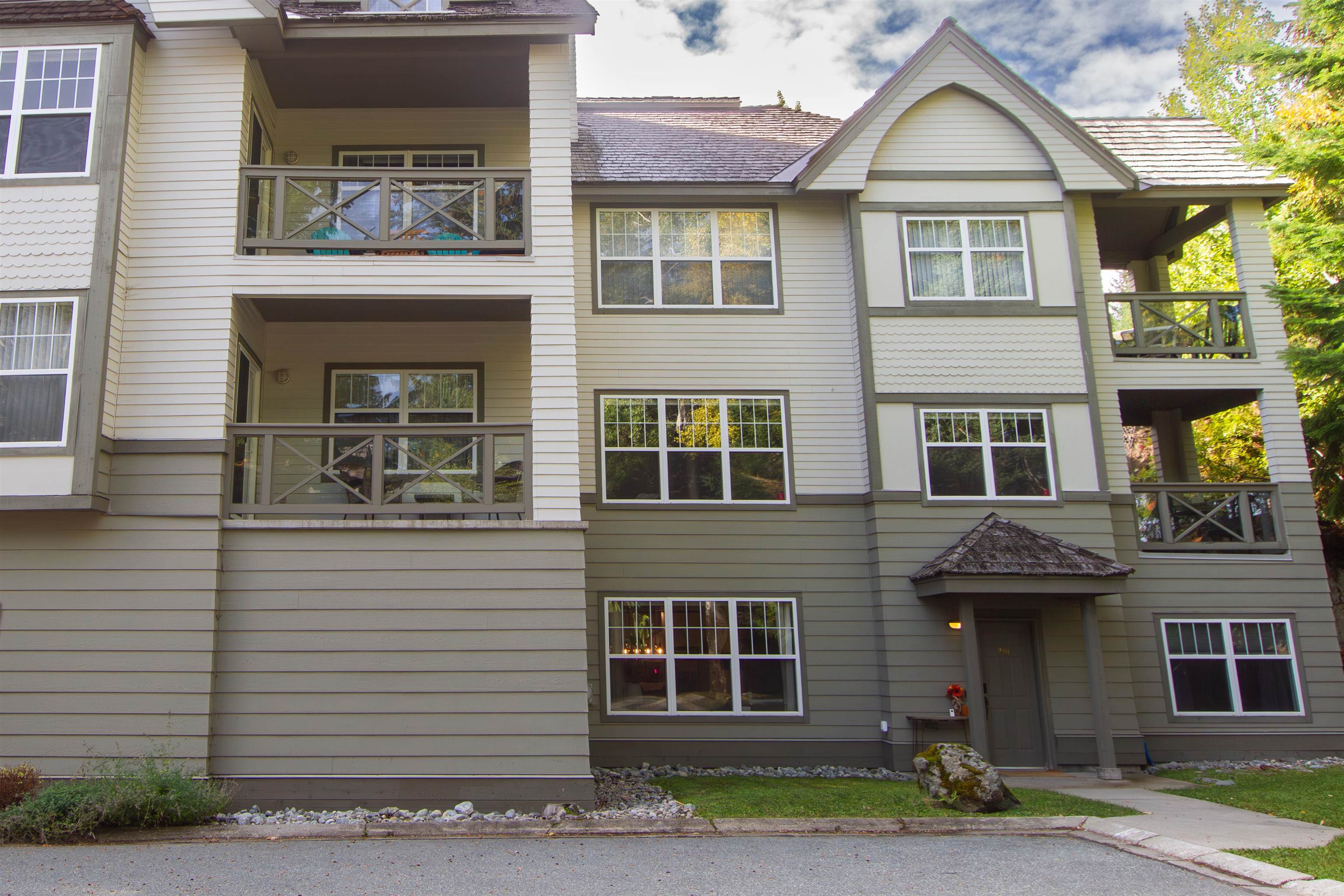 203 3300 Ptarmigan Place, Whistler, Blueberry Hill, V8E 0V5 23