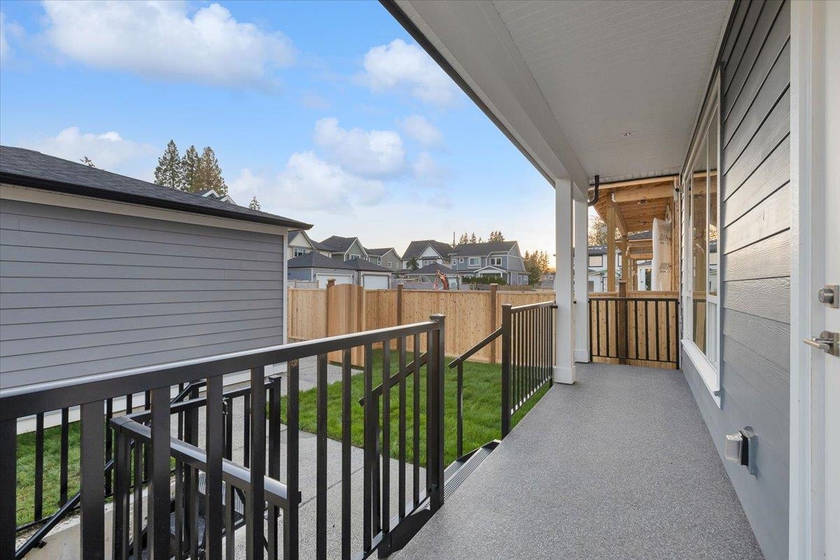 17140 1 Avenue, Surrey, Pacific Douglas, V3Z 9R2 36