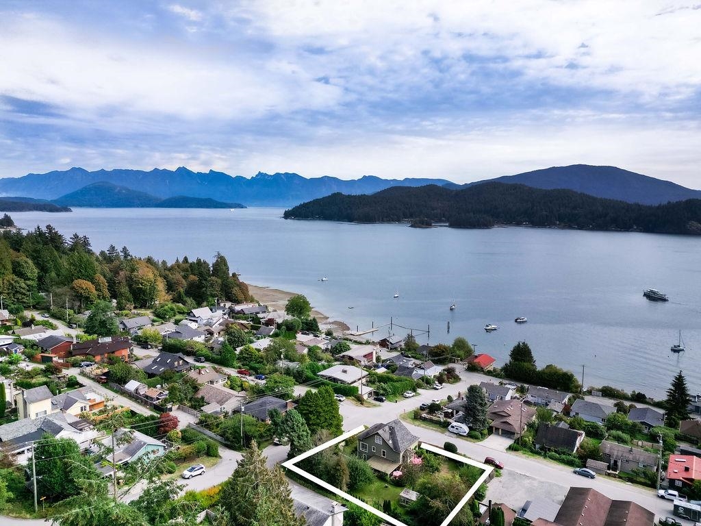 589 Seaview Road, Gibsons, Gibsons & Area, V0N 1V9 37