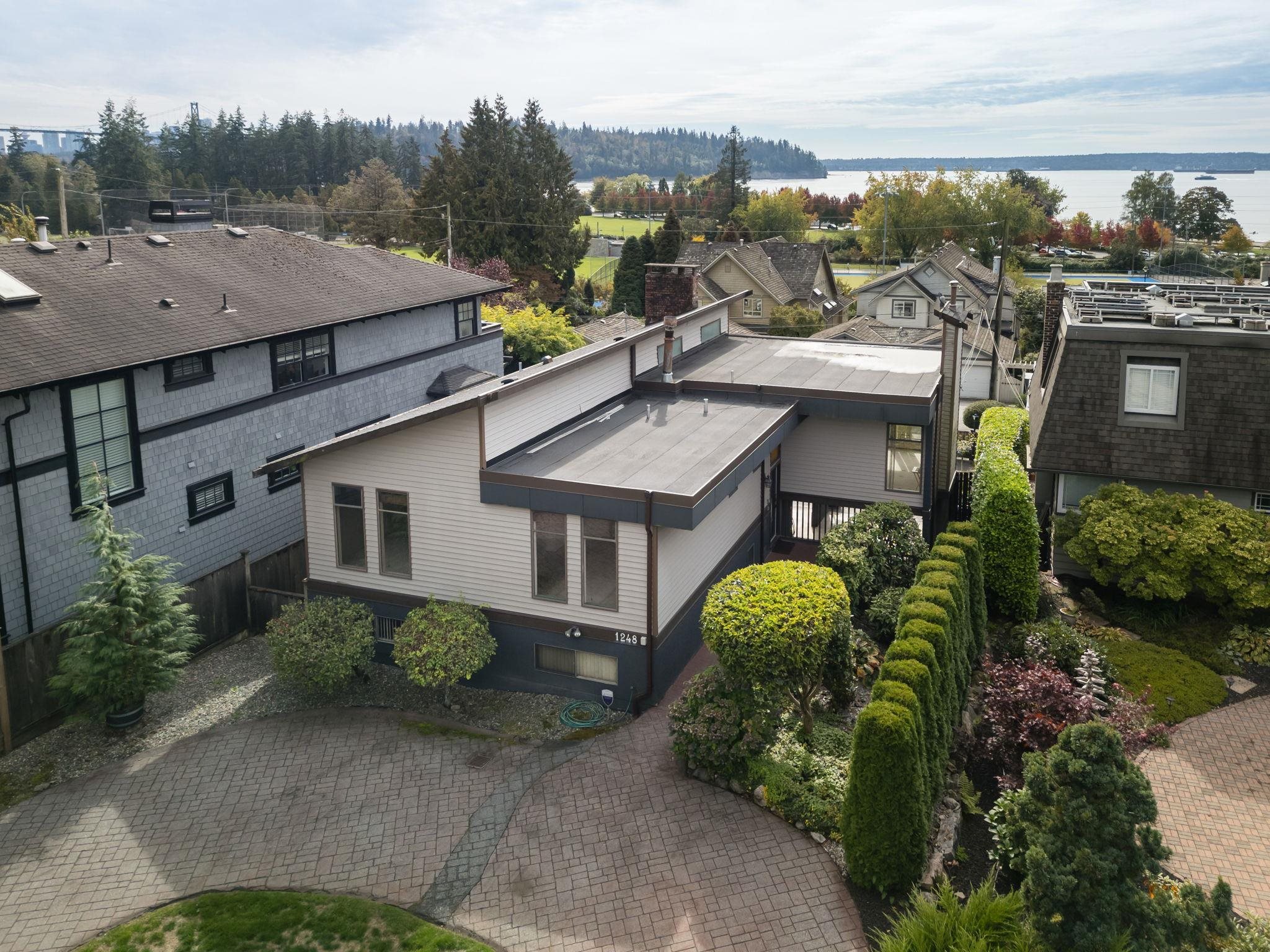 1248 Keith Road, West Vancouver, Ambleside, V7T 1M9 3