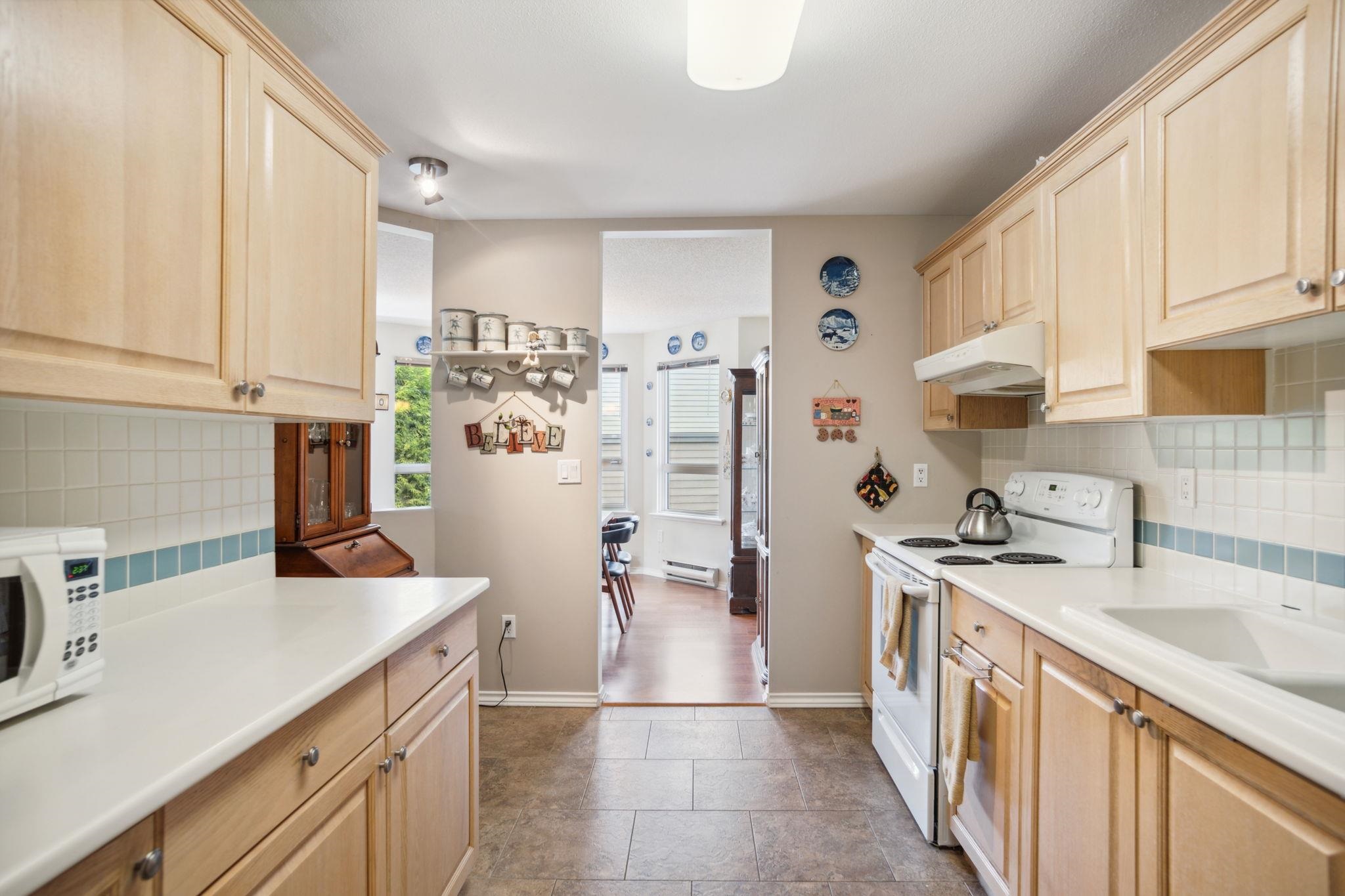 214 1840 E Southmere Crescent, Surrey, Sunnyside Park Surrey, V4A 9C5 11