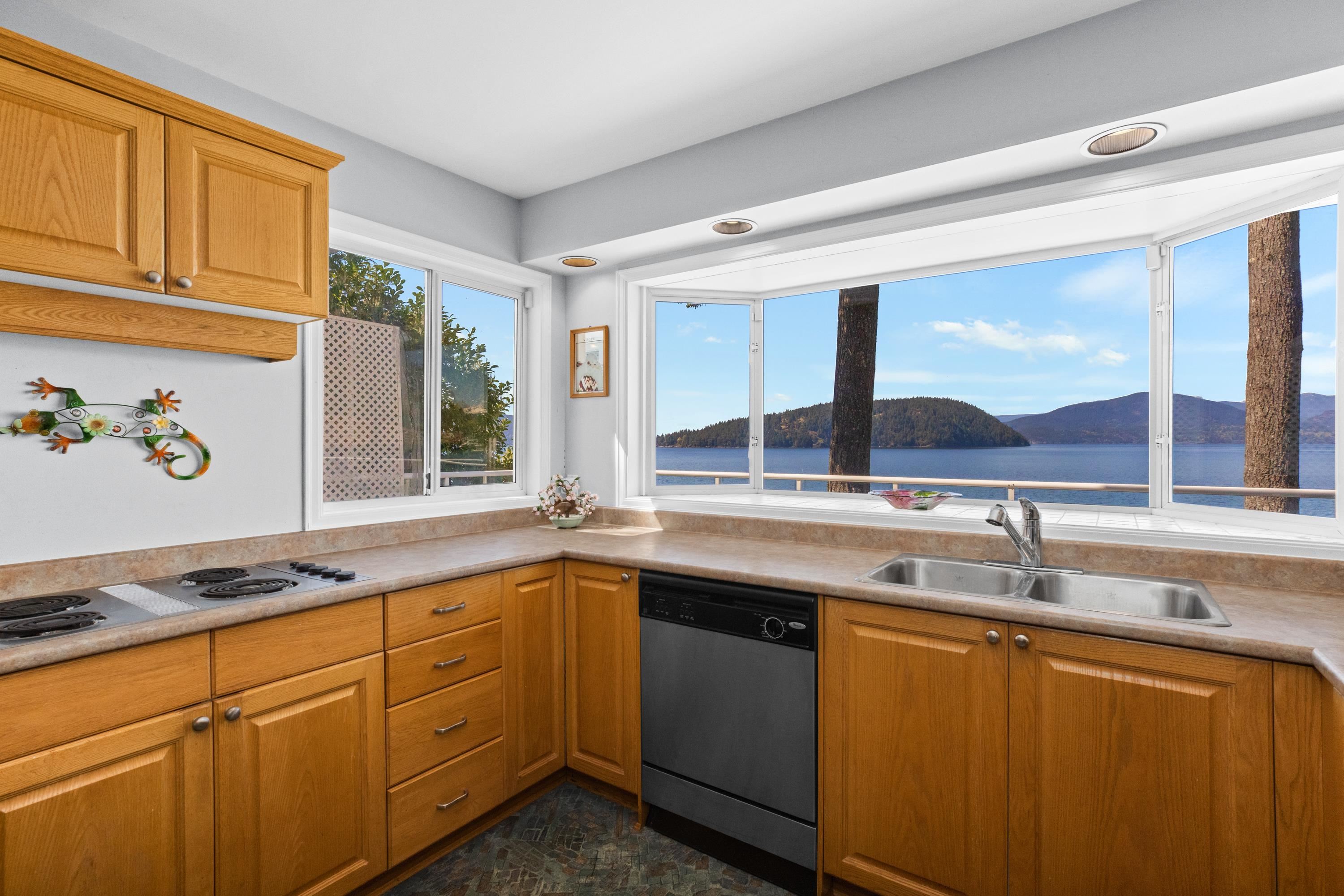 4 Strachan Point Road, West Vancouver, Howe Sound, V7W 1C6 11