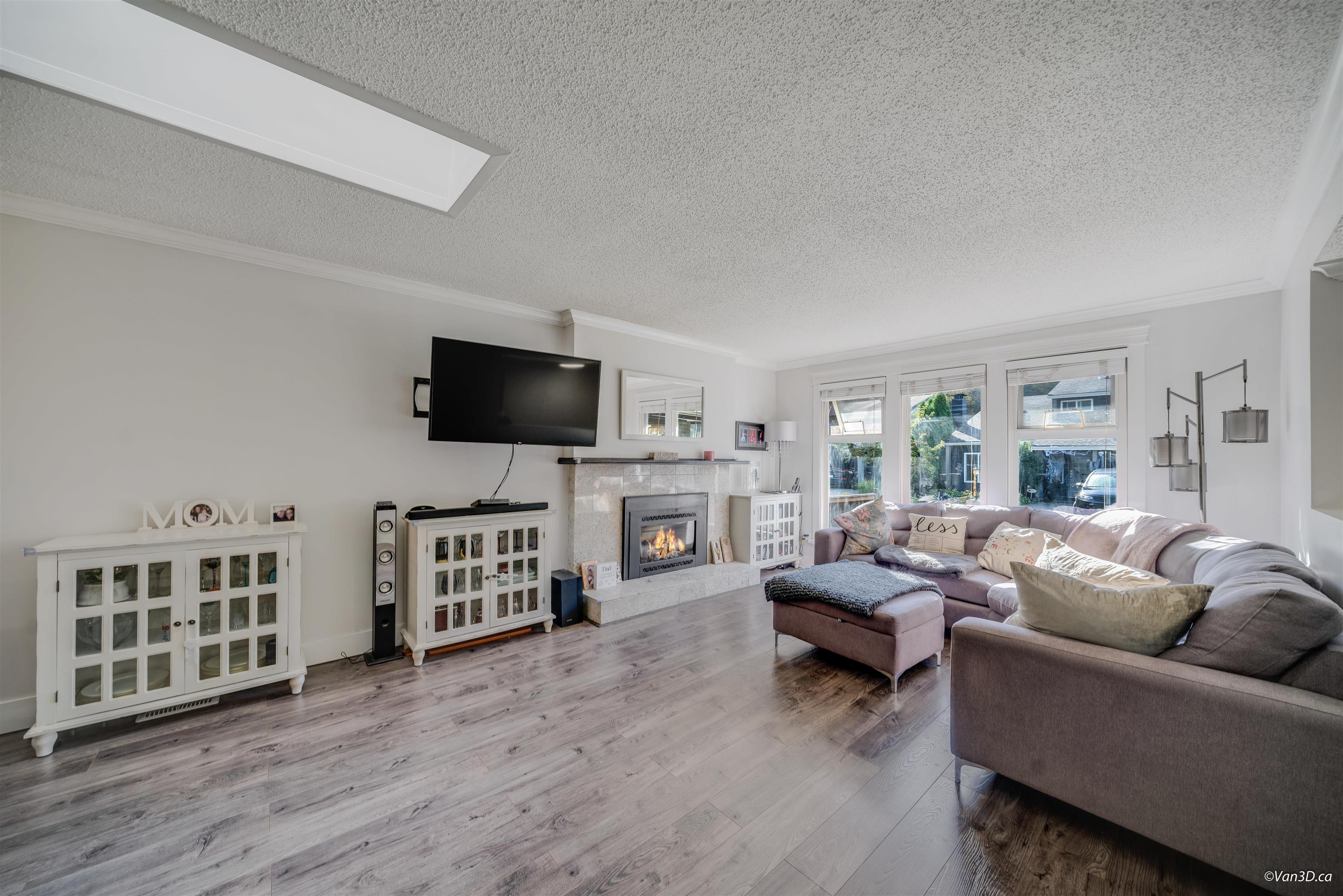 1889 Bluff Way, Coquitlam, River Springs, V3E 1J3 3