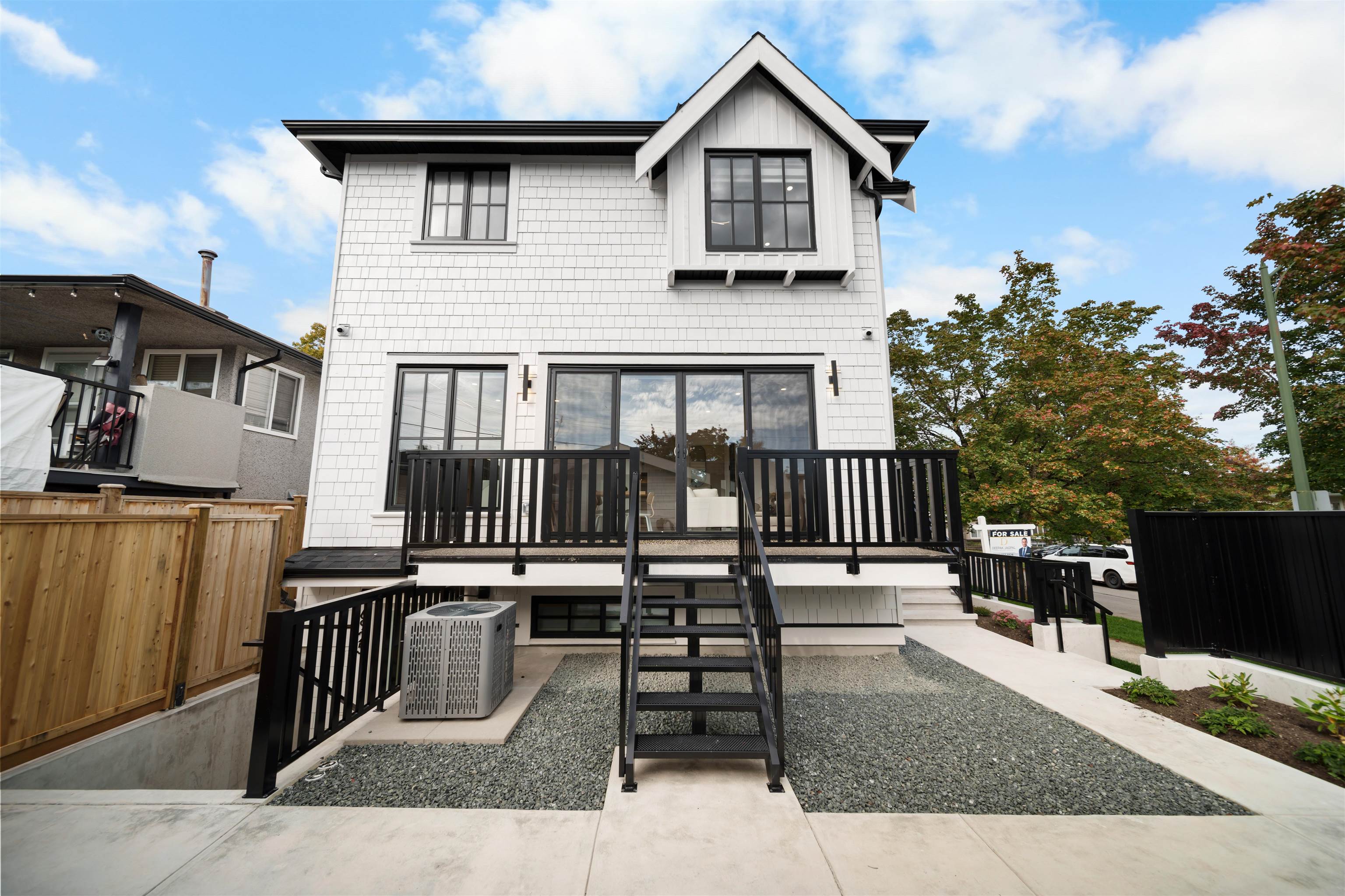 6925 Wales Street, Vancouver, Killarney VE, V5S 2R9 14