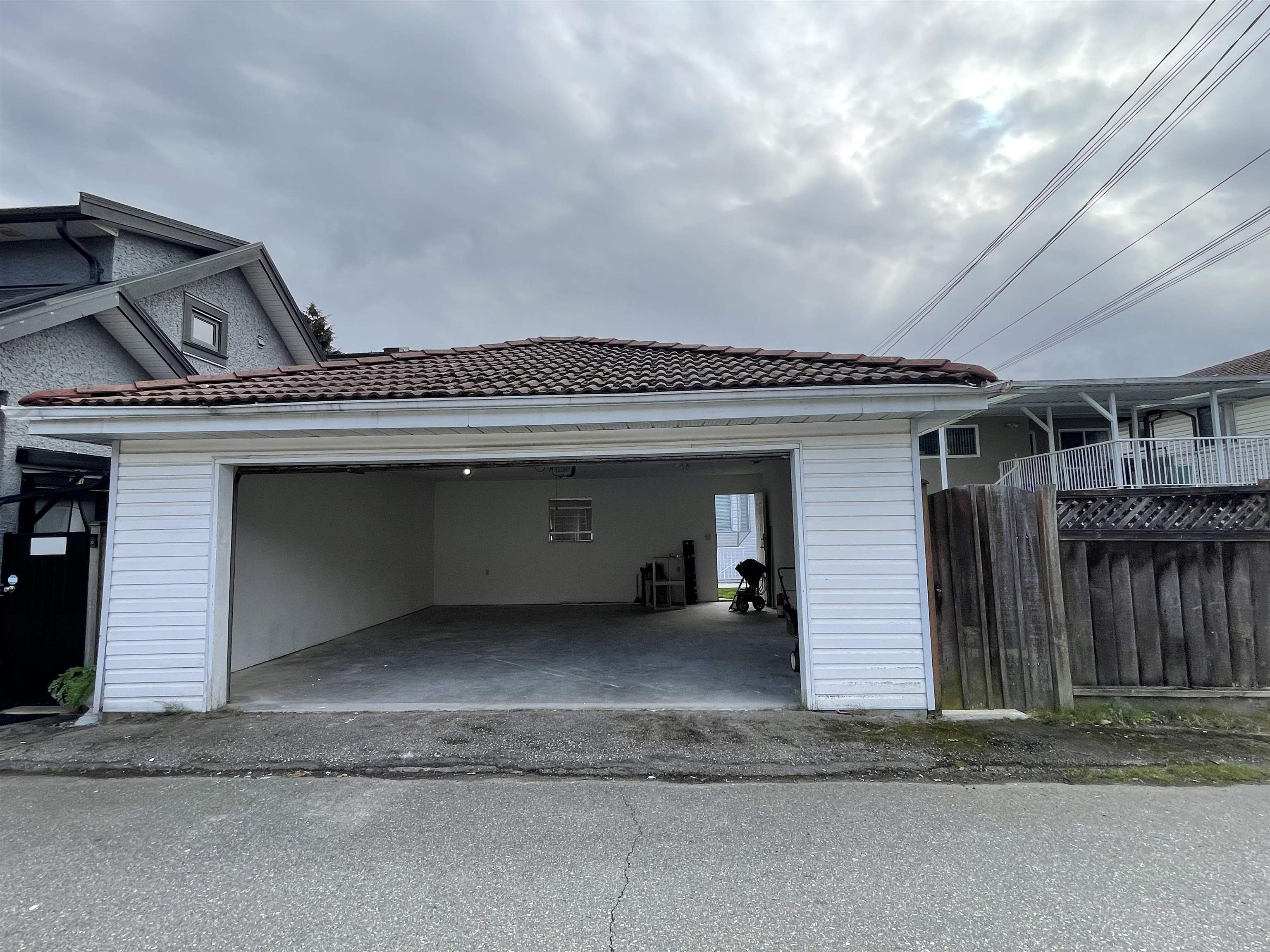 2141 E 51st Avenue, Vancouver, Killarney VE, V5P 1W2 24