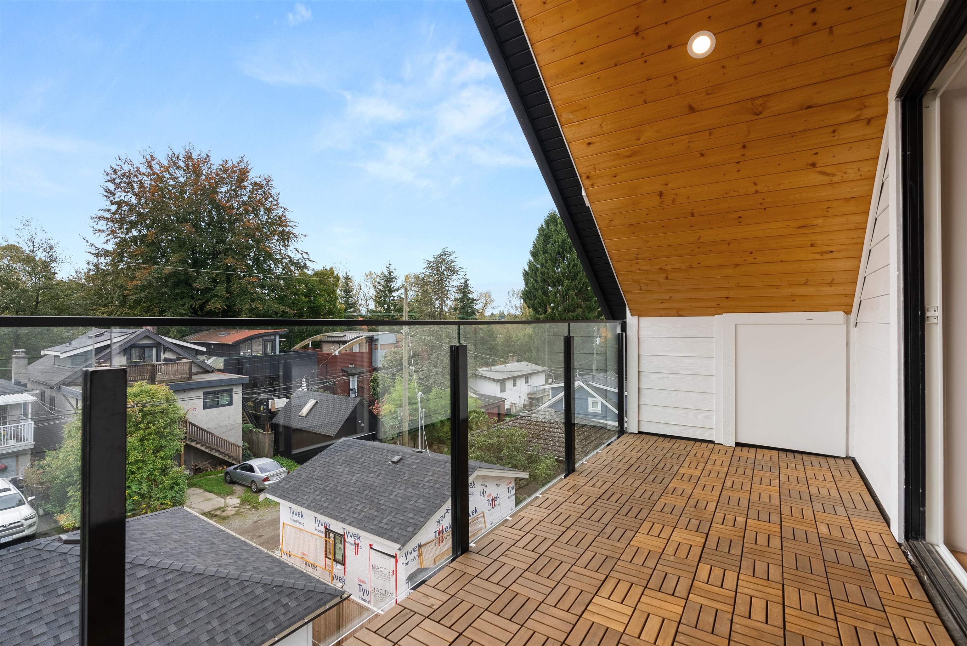 2254 E 11th Avenue, Vancouver, Grandview Woodland, V5N 1Z6 23