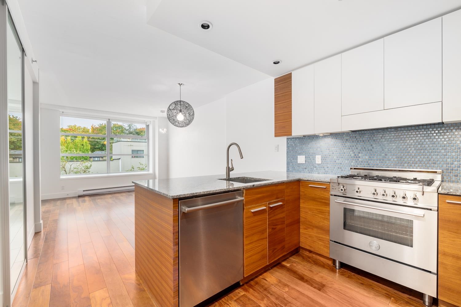 Point Grey Apartment/Condo for sale:  1 bedroom 727 sq.ft. (Listed 2024-10-21)